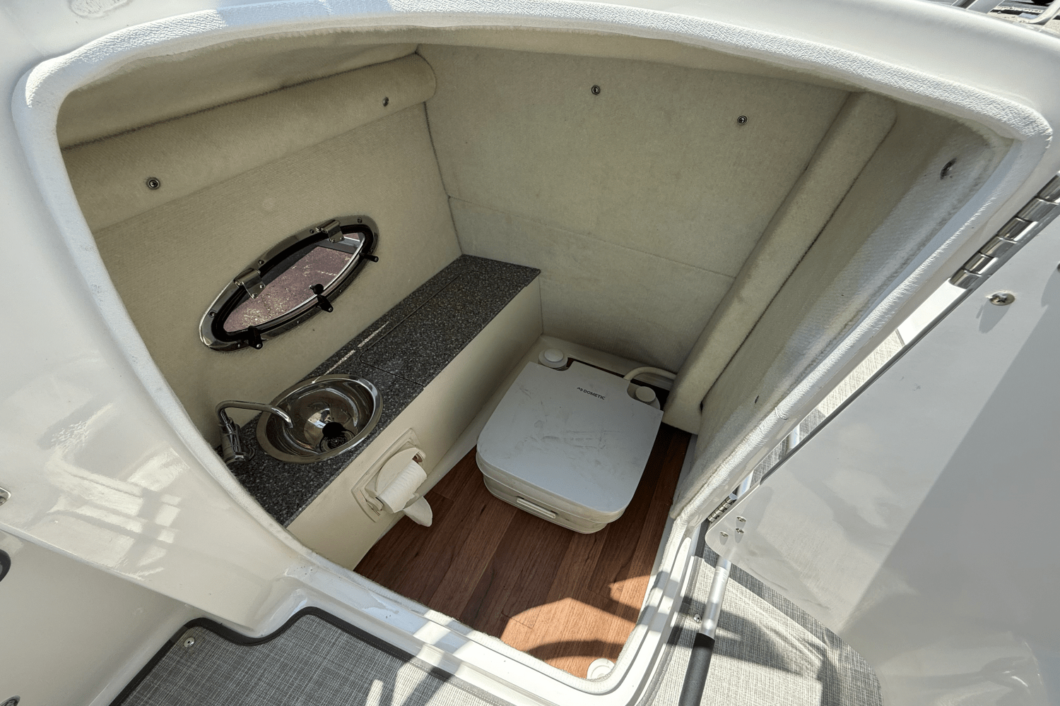 Slide: The Image of Chaparral 230 SUNCOAST 2019 - 31