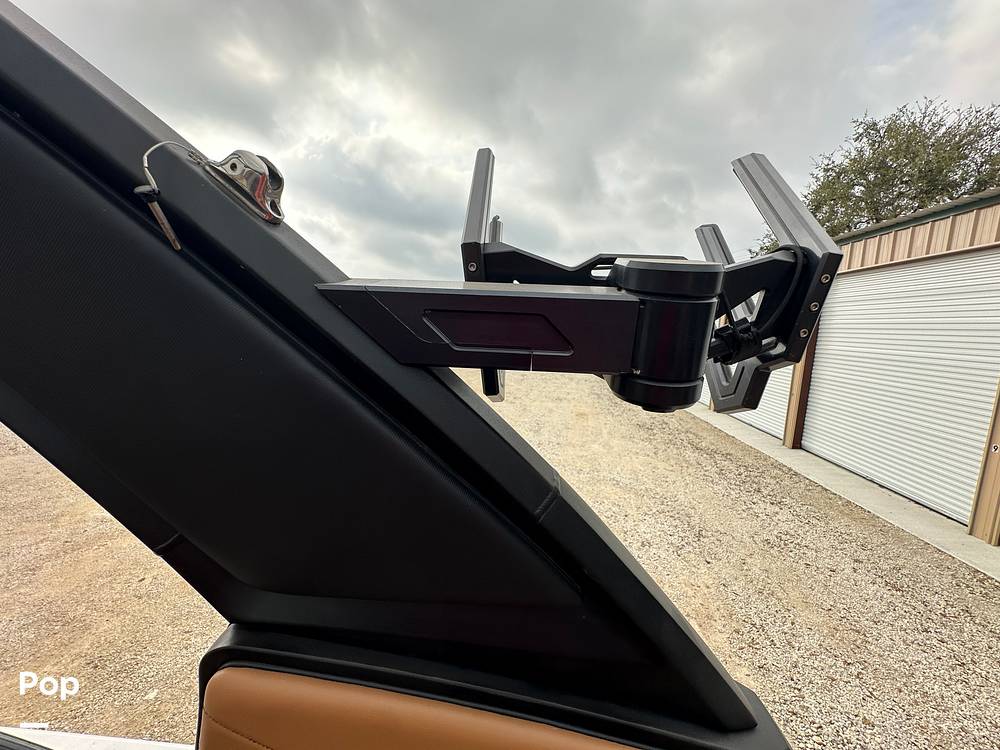 Slide: The Image of Chaparral 26 SURF Black Edition 2022 - 15313083