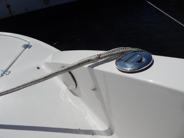 Slide: The Image of 2009 Chaparral 275 SSi boat deck with rope and cleat in sunlight. - 34