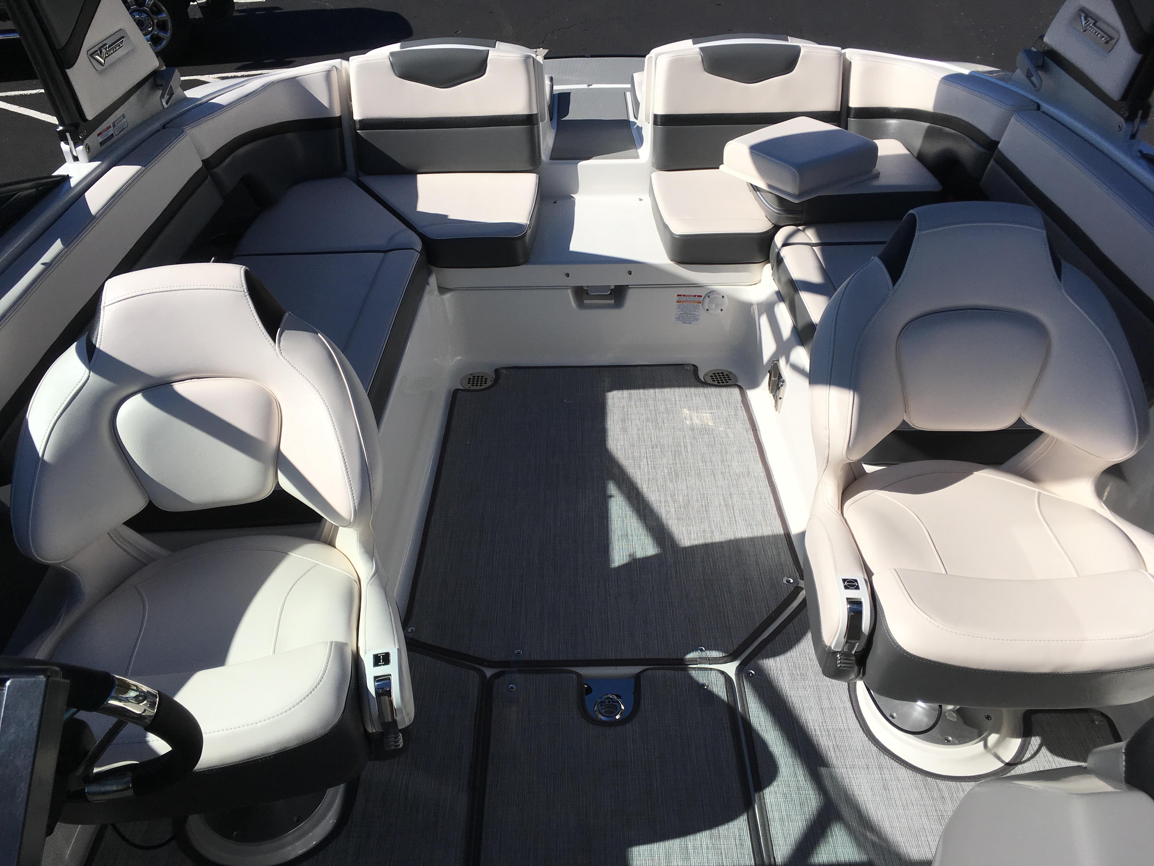 Slide: The Image of Chaparral Vortex 2430 VRX Surf Edition 2018 - 11