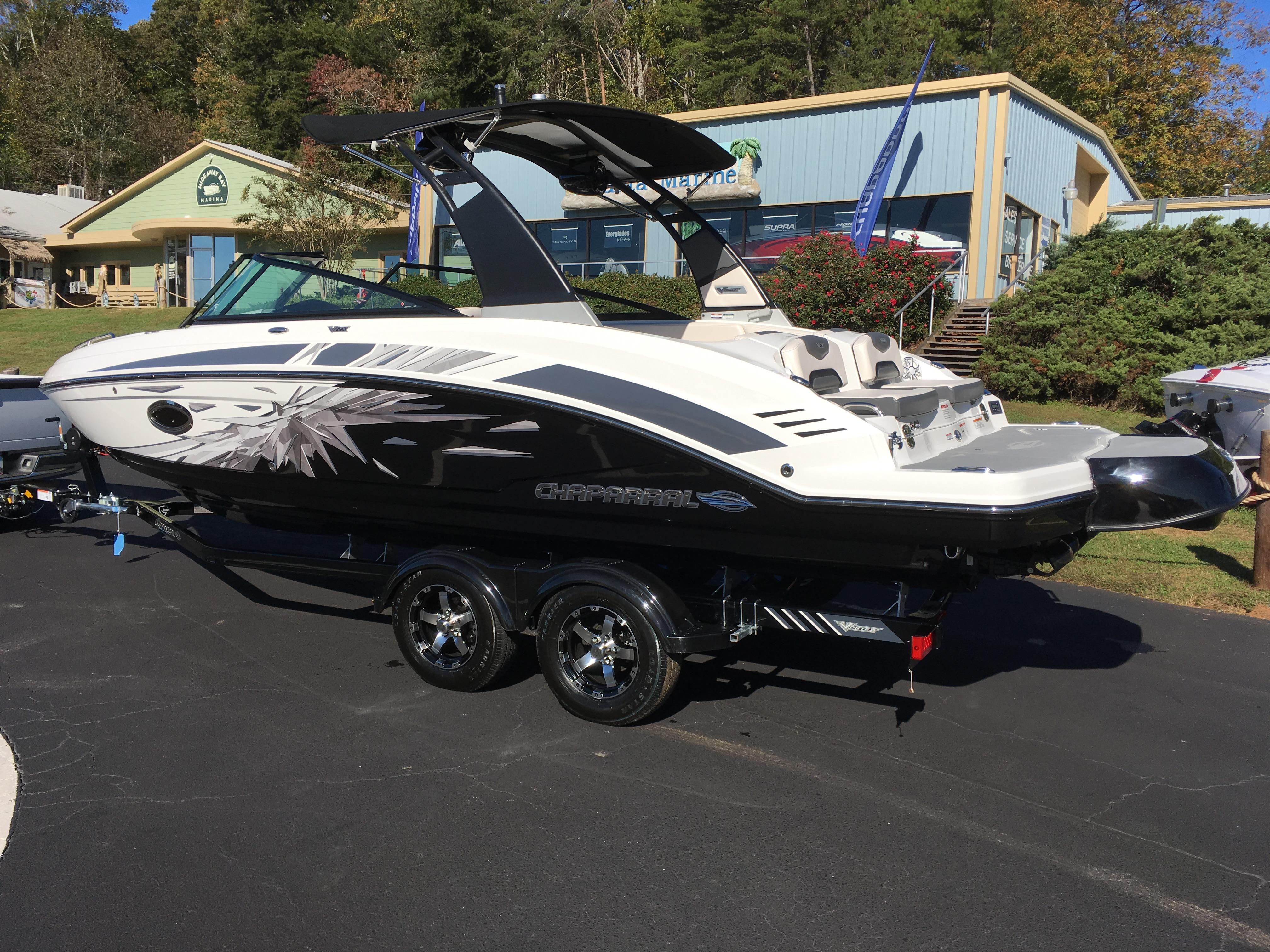 Slide: The Image of Chaparral Vortex 2430 VRX Surf Edition 2018 - 3
