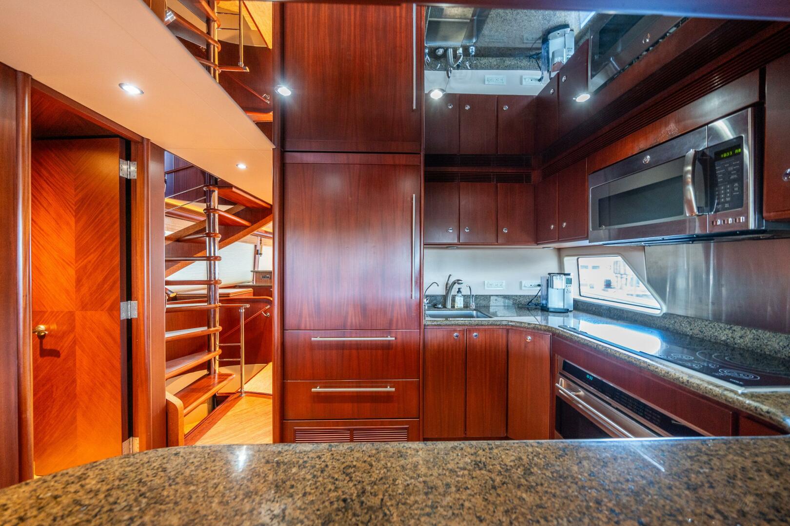 Slide: The Image of Cheoy Lee Bravo Series Motor Yacht 2006 - 4586798