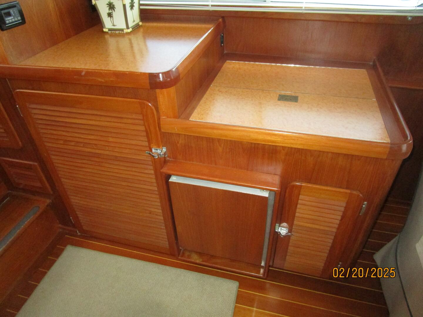 Slide: The Image of 50' Cherubini salon starboard forward - 5060757
