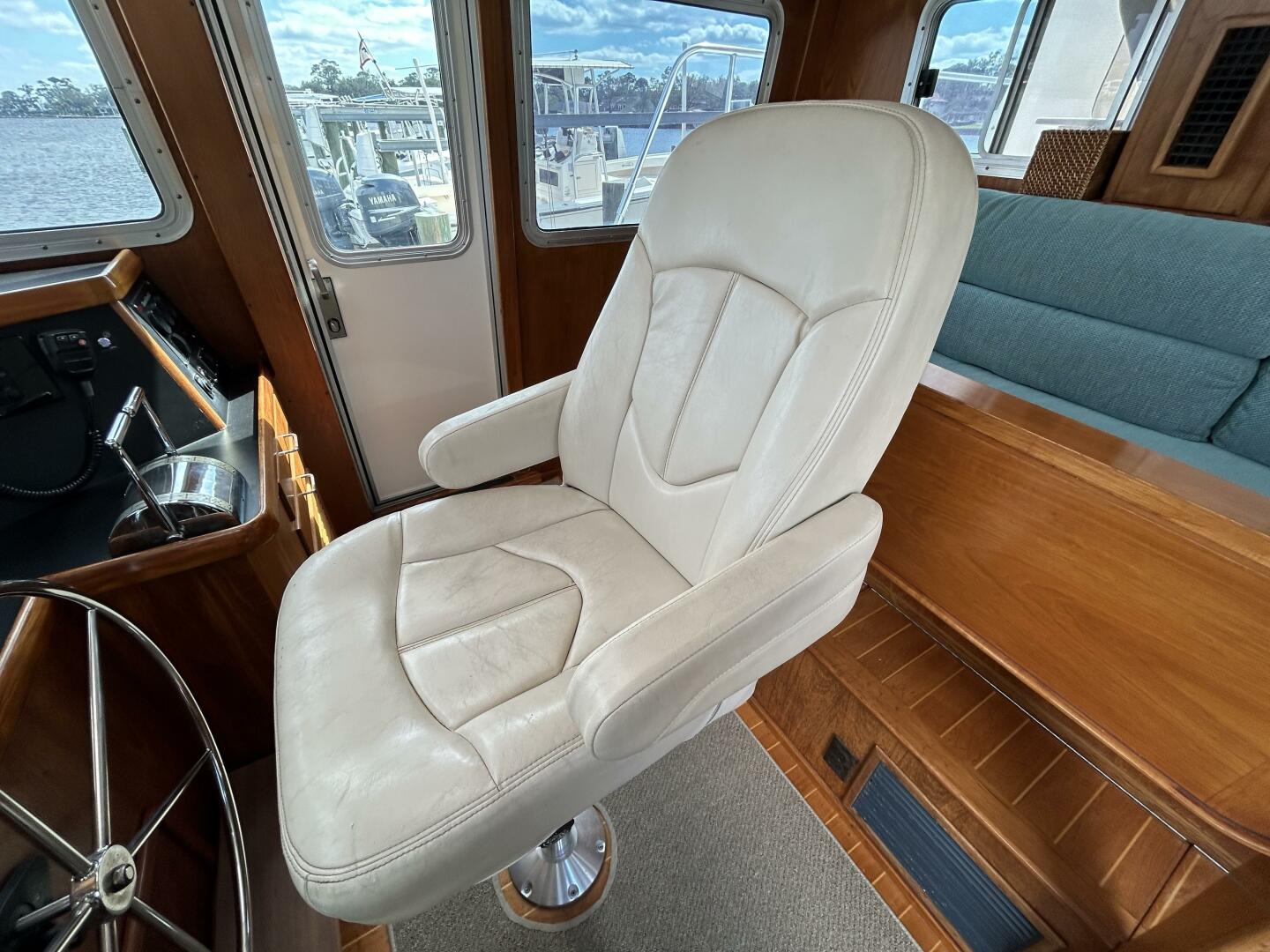 Slide: The Image of 50' Cherubini pilothouse helmseat - 5060422