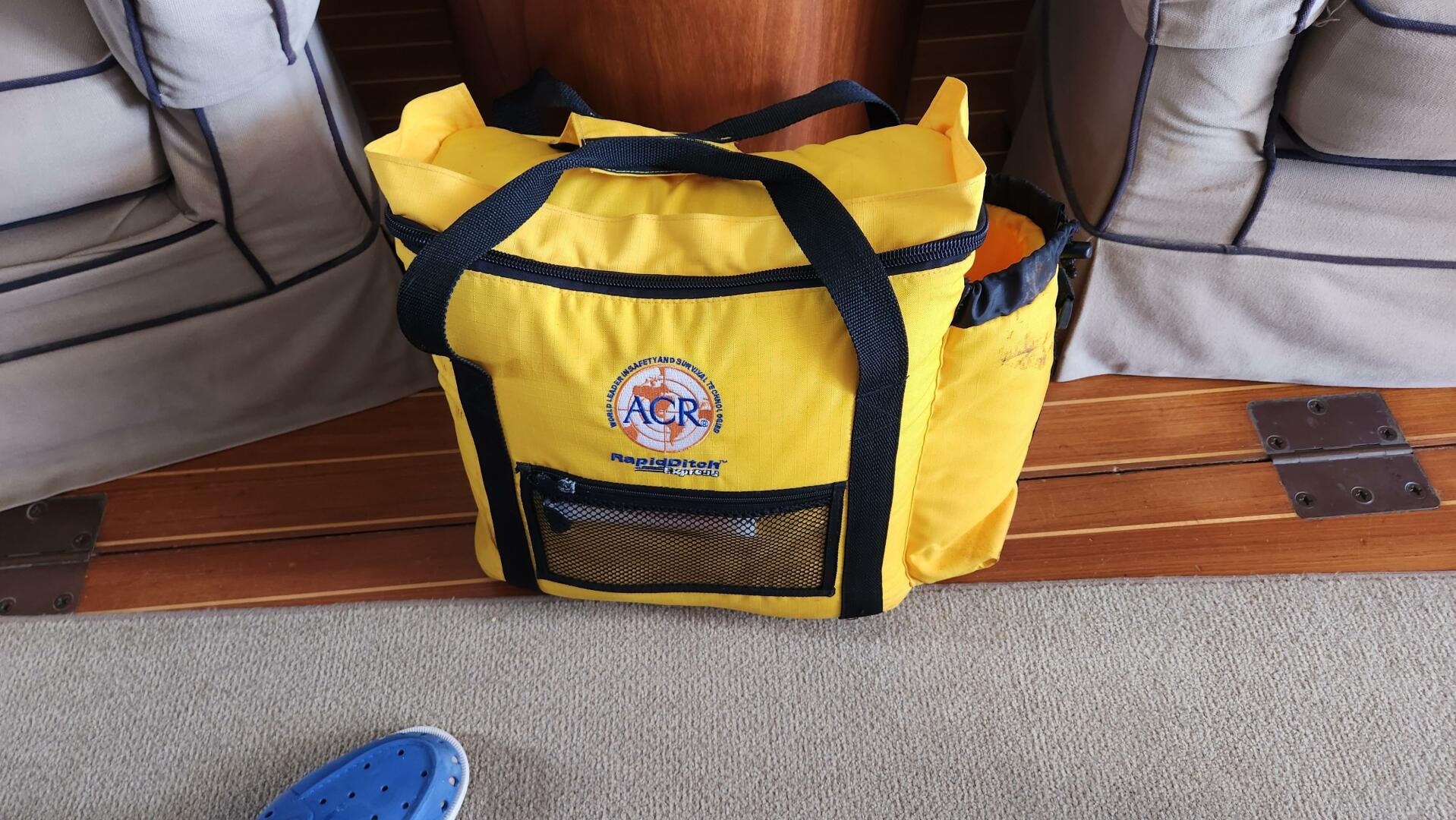Slide: The Image of 50' Cherubini ditch bag - 5060381