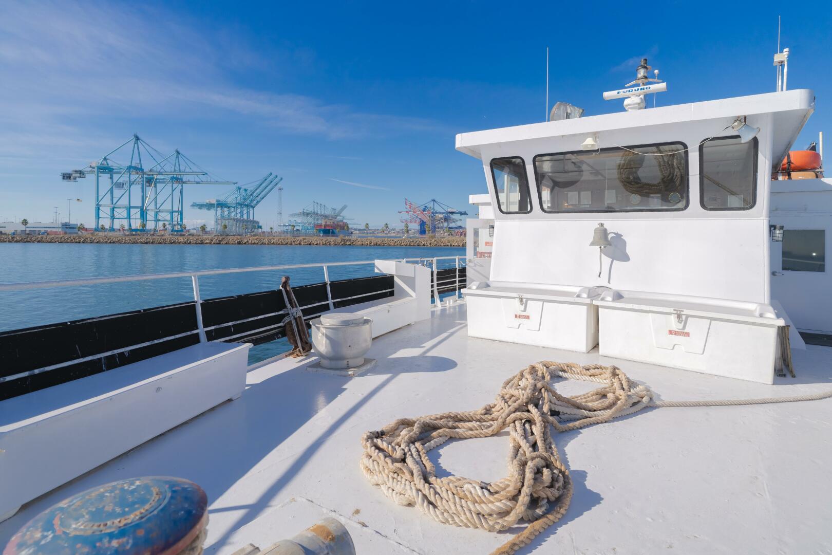 Slide: The Image of Enhydra Pilothouse from bow - 4049258