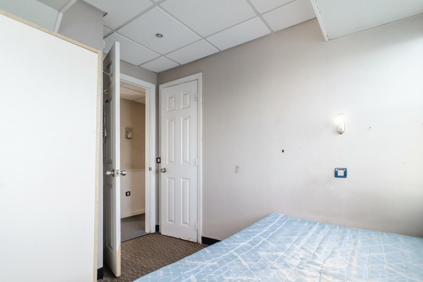 Slide: The Image of Enhydra Captain's Quarters - 4049245