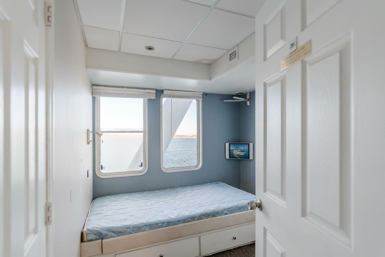 Slide: The Image of Enhydra Captain's Quarters - 4049417