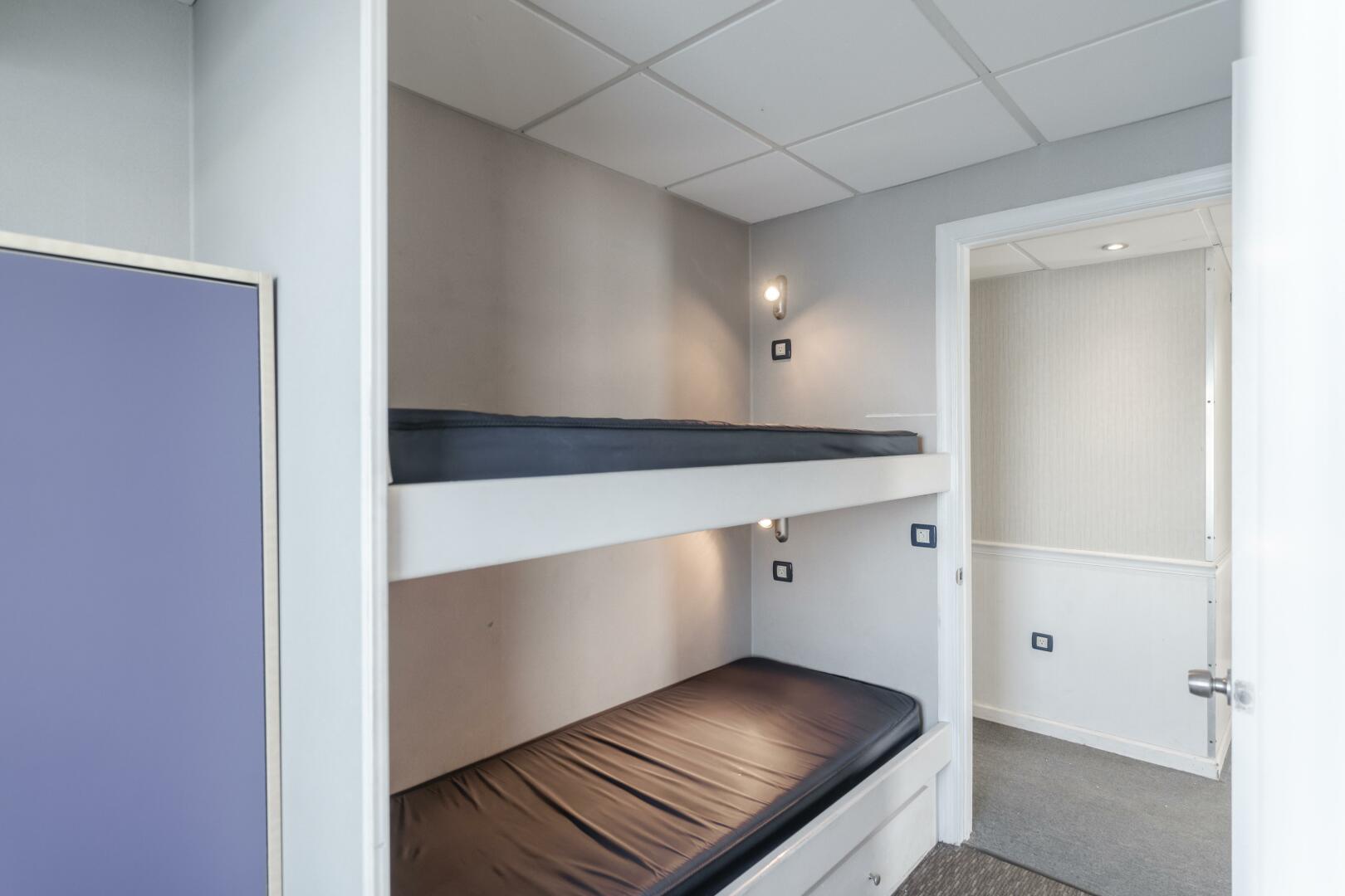 Slide: The Image of Enhydra Stateroom with locker - 4049361