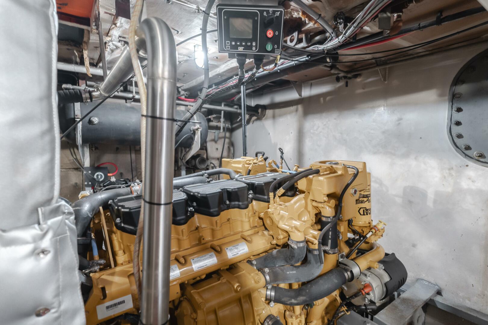 Slide: The Image of Enhydra Caterpillar Motor - 4049414