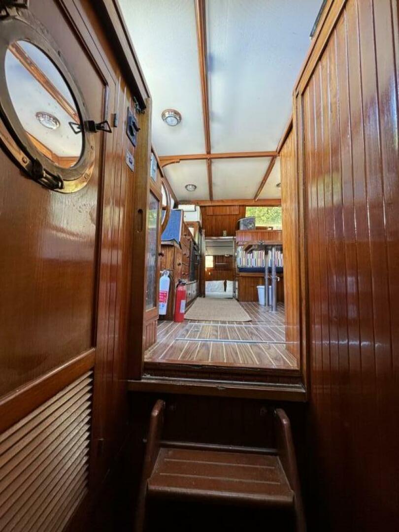 Slide: The Image of Chien Hwa Senator Futura Sundeck 1987 - 5288391