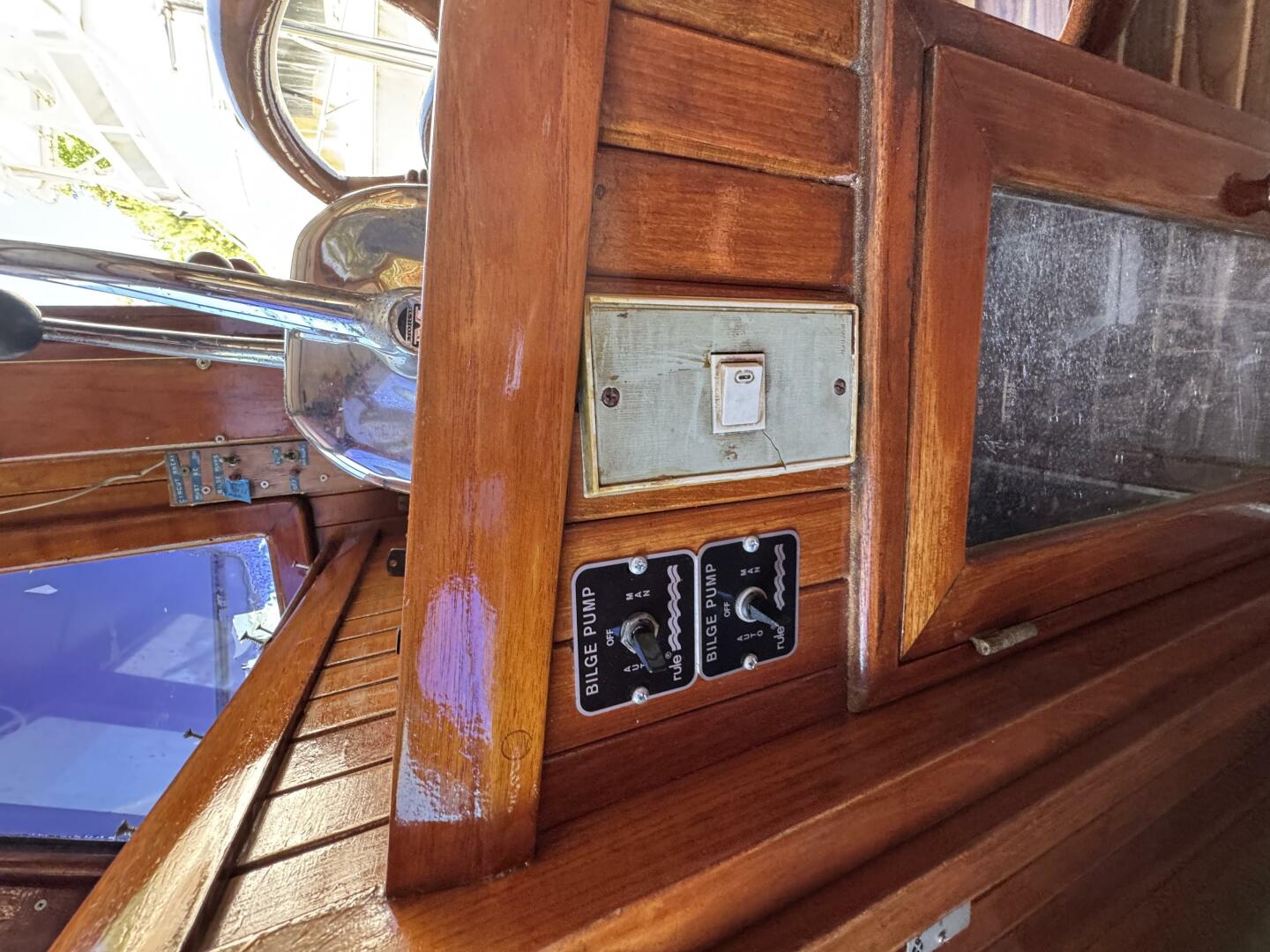 Slide: The Image of Chien Hwa Senator Futura Sundeck 1987 - 5288403