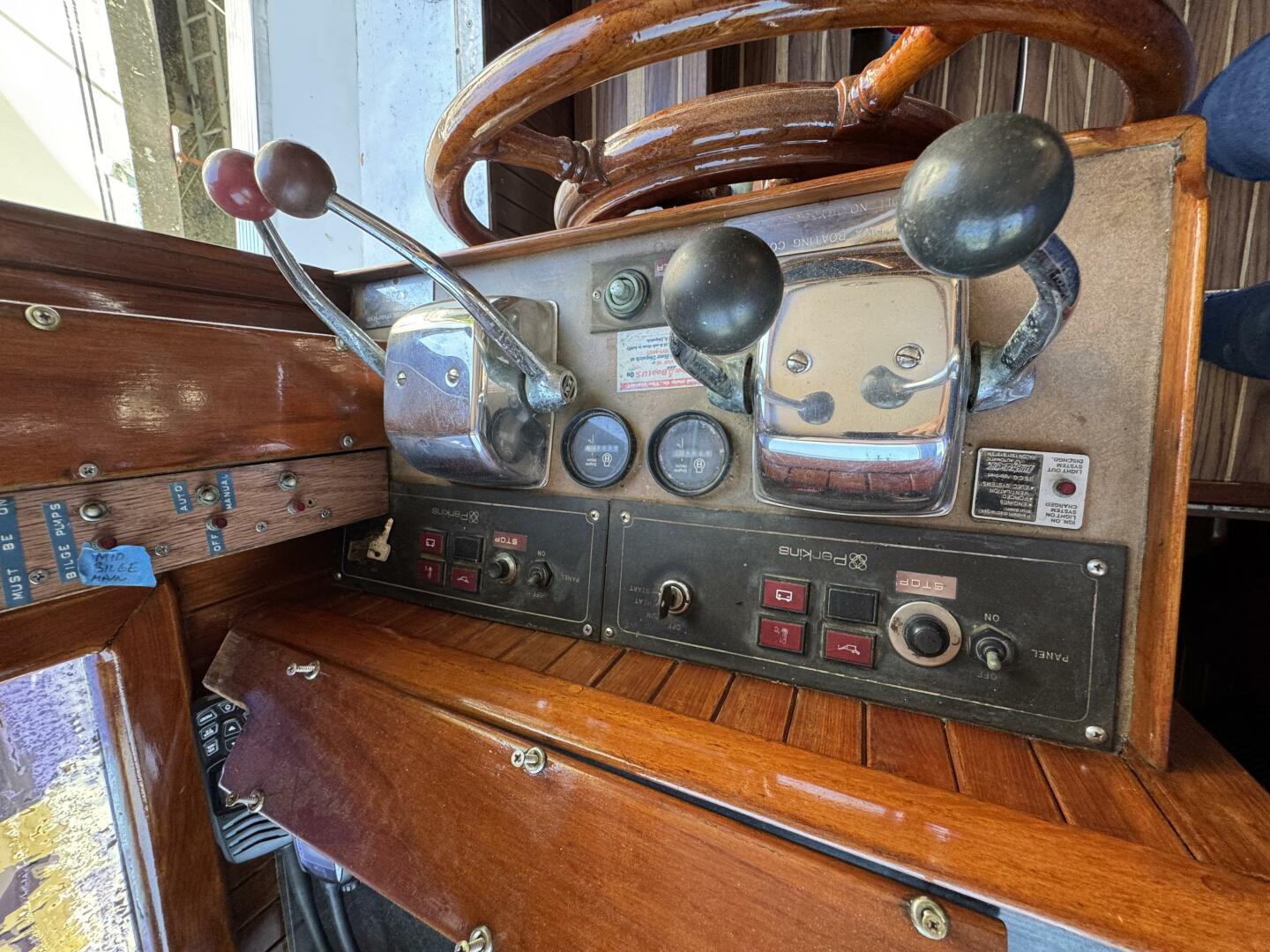 Slide: The Image of Chien Hwa Senator Futura Sundeck 1987 - 5288407