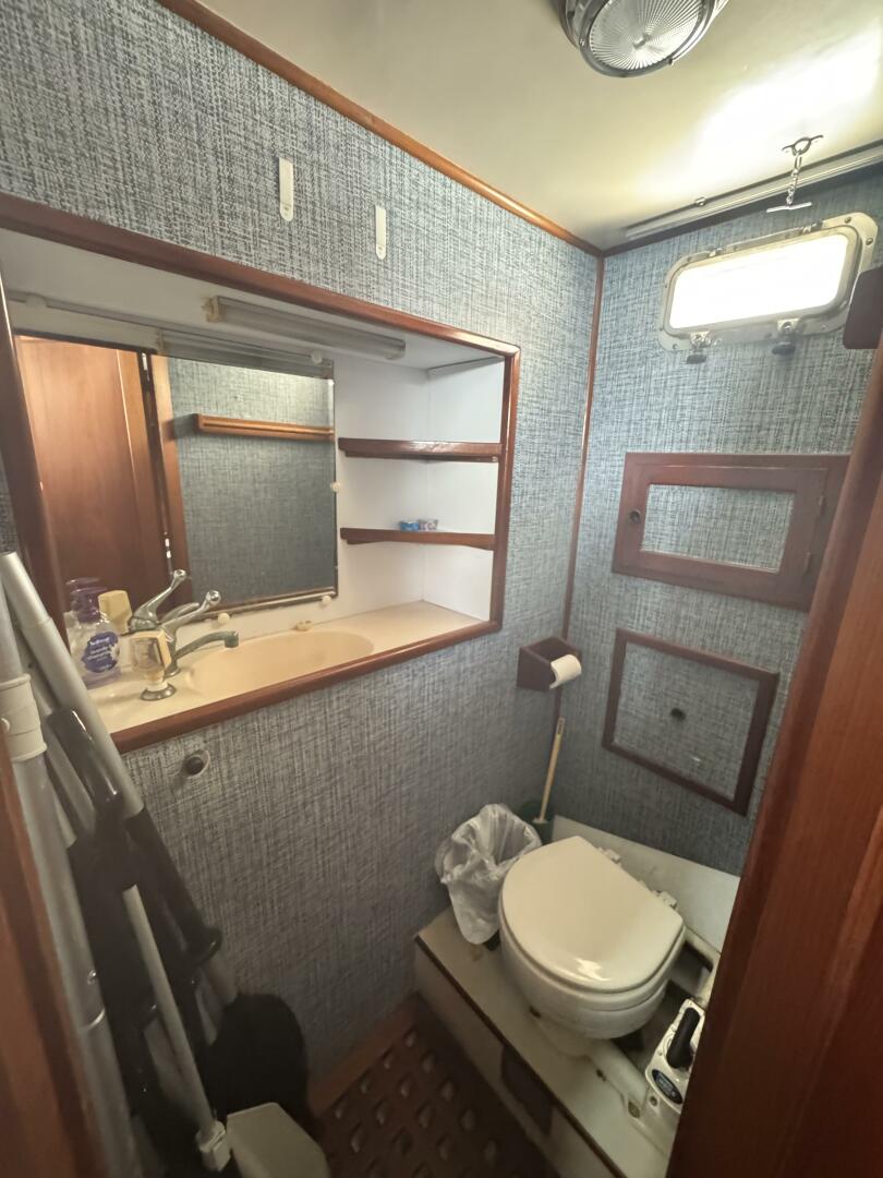 Slide: The Image of Chien Hwa Senator Futura Sundeck 1987 - 5288448