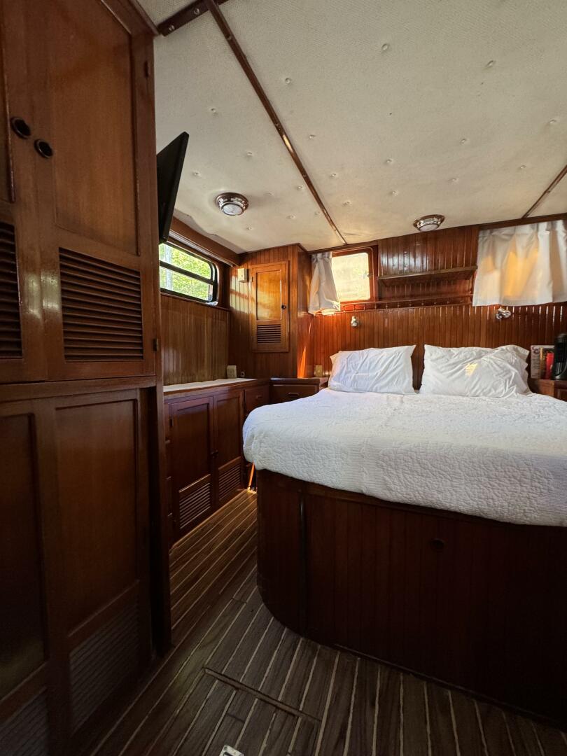 Slide: The Image of Chien Hwa Senator Futura Sundeck 1987 - 5288481