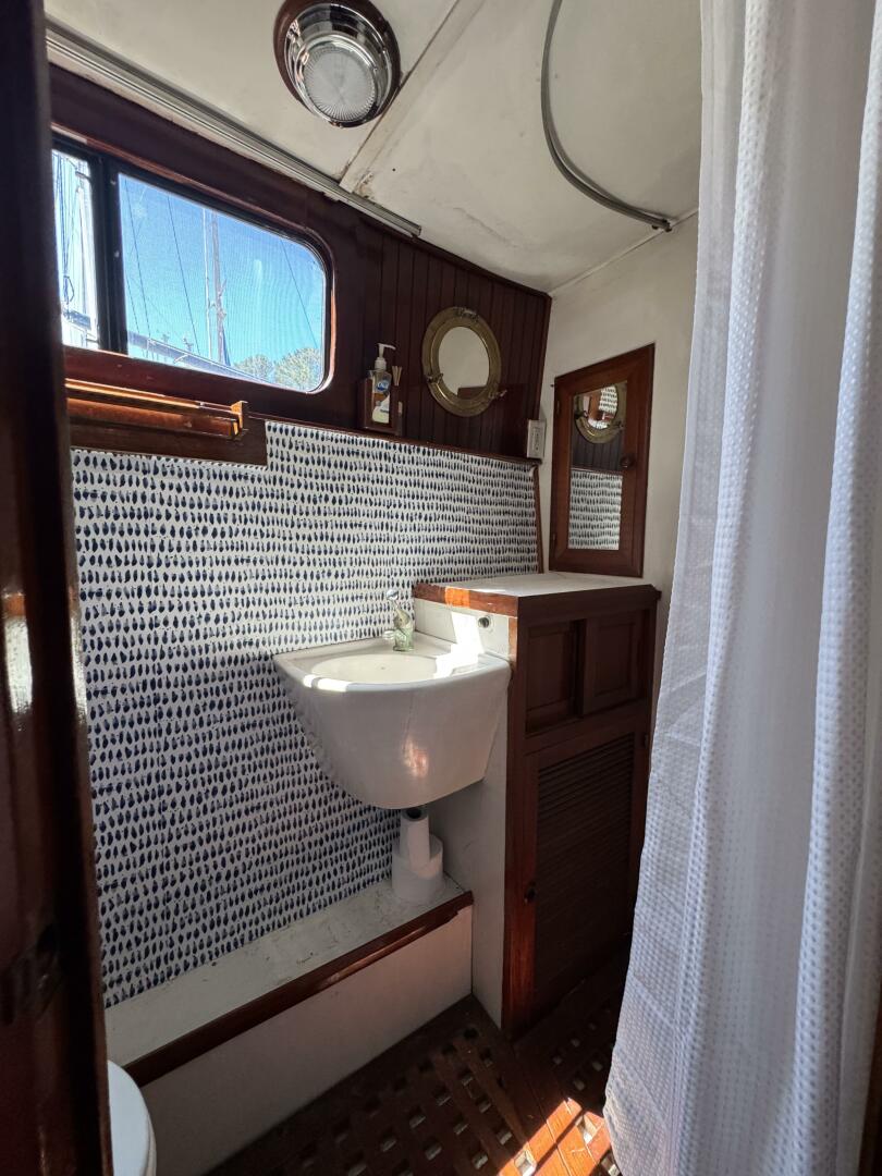 Slide: The Image of Chien Hwa Senator Futura Sundeck 1987 - 5288486