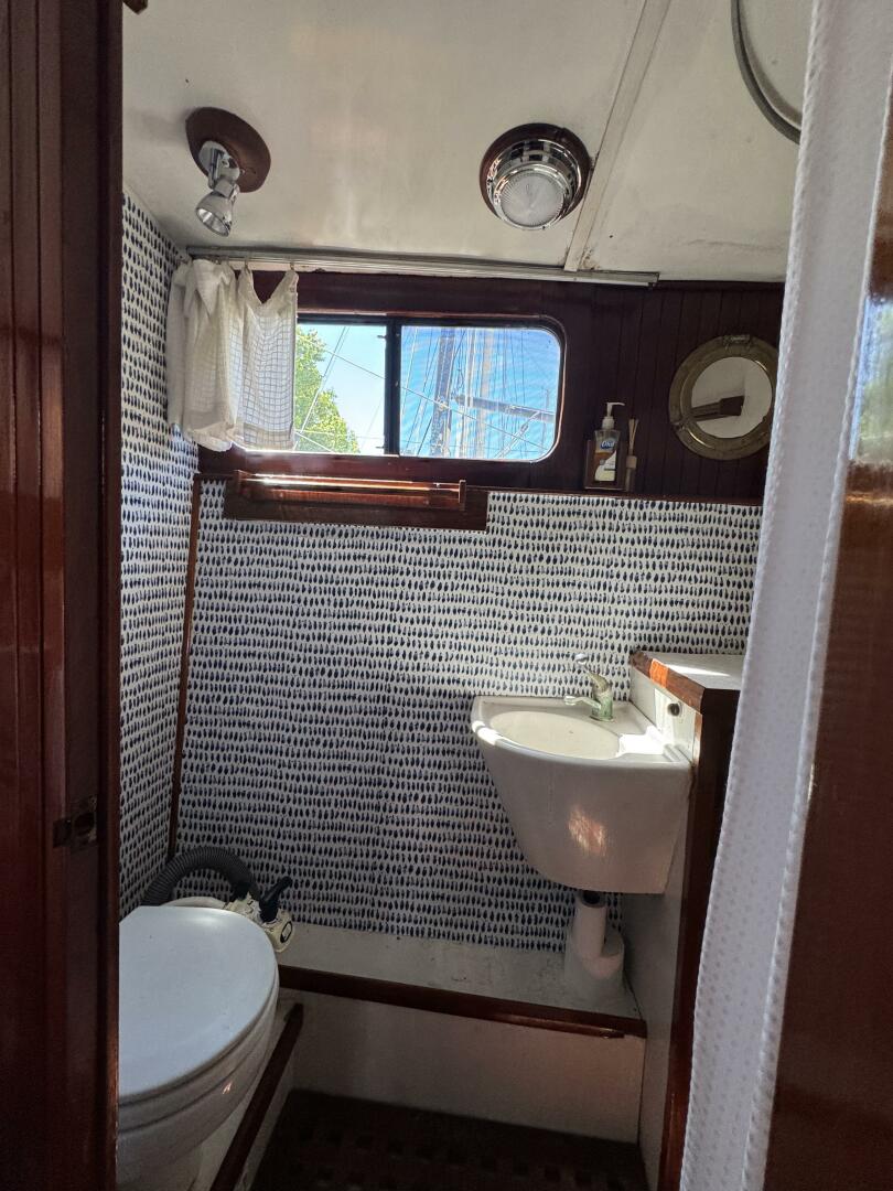 Slide: The Image of Chien Hwa Senator Futura Sundeck 1987 - 5288487