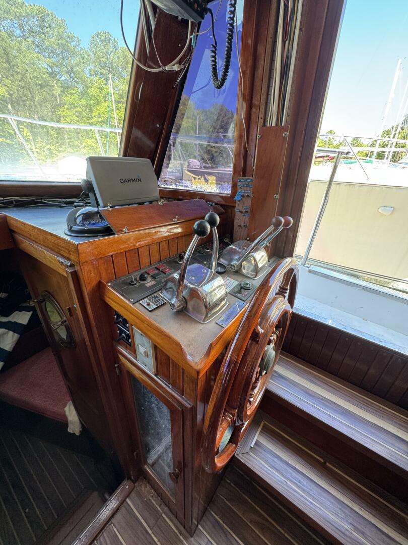 Slide: The Image of Chien Hwa Senator Futura Sundeck 1987 - 5288493