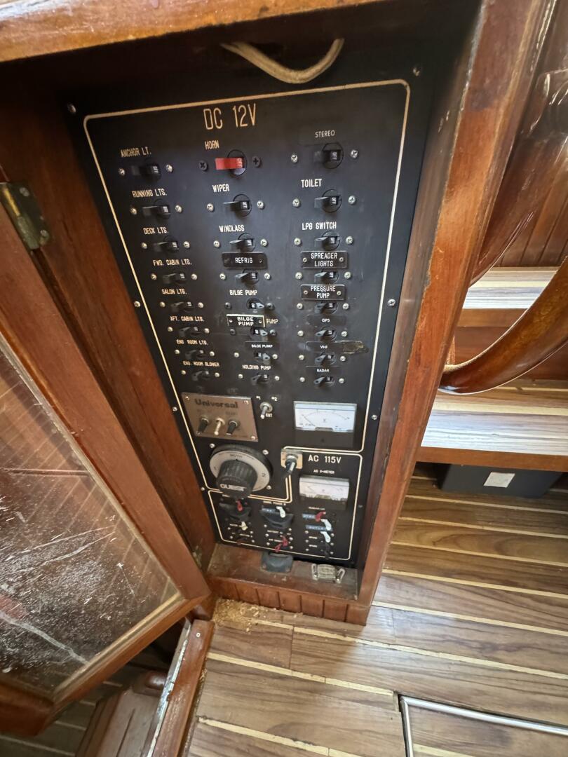 Slide: The Image of Chien Hwa Senator Futura Sundeck 1987 - 5288503