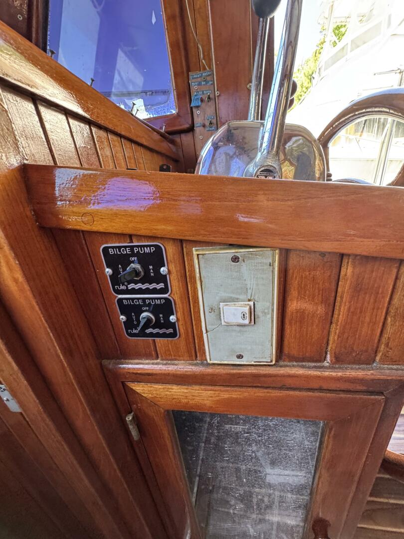 Slide: The Image of Chien Hwa Senator Futura Sundeck 1987 - 5288504