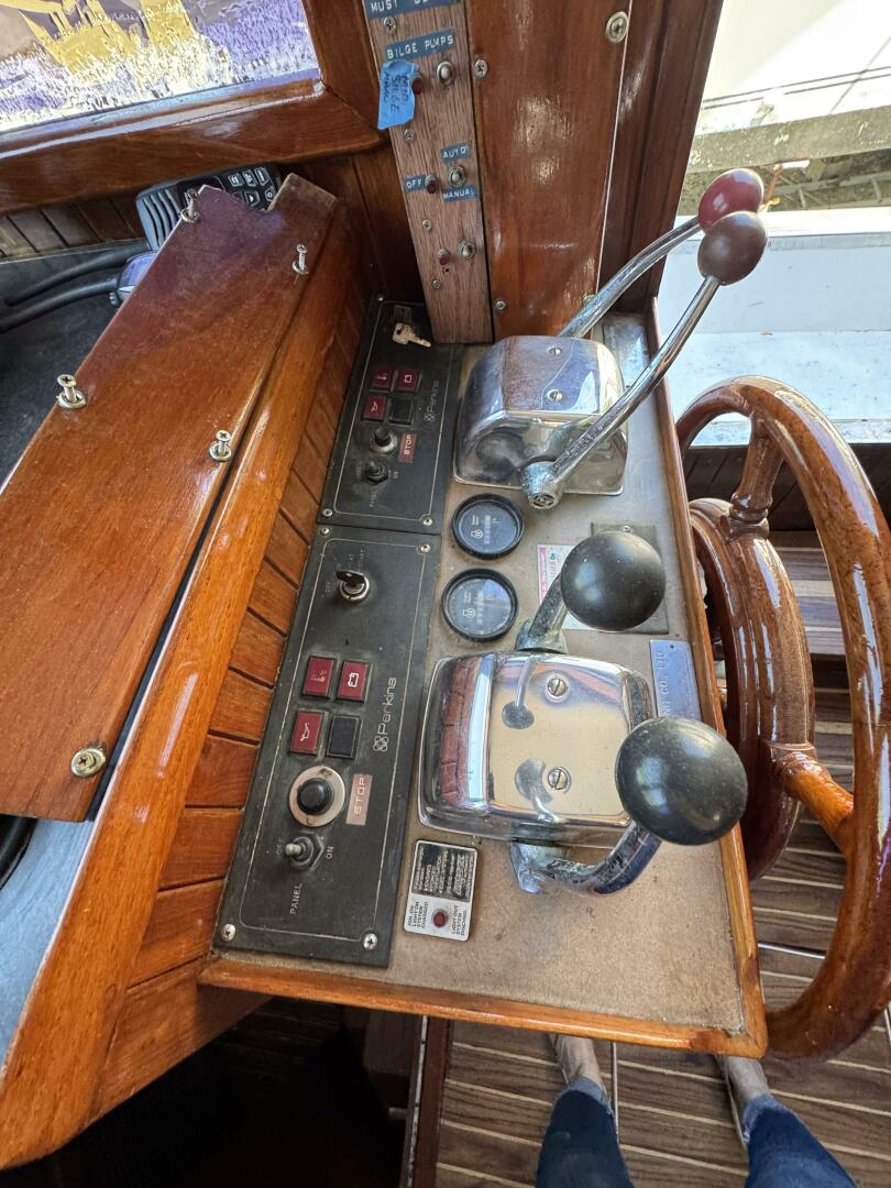 Slide: The Image of Chien Hwa Senator Futura Sundeck 1987 - 5288507