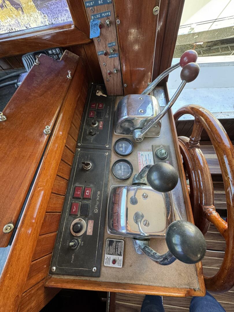 Slide: The Image of Chien Hwa Senator Futura Sundeck 1987 - 5288508