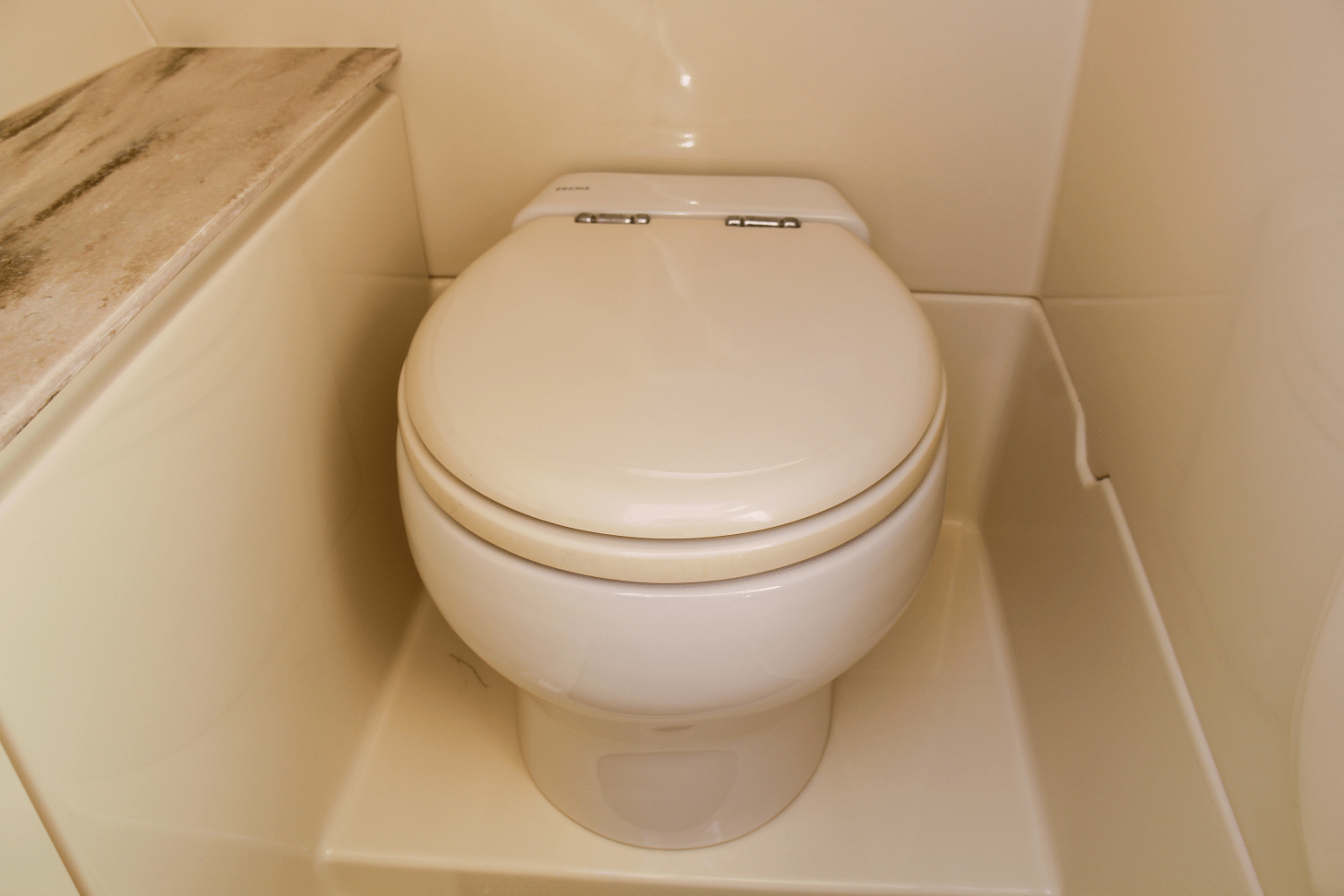 Slide: The Image of Chris-Craft 28 LAUNCH 2020 - 11