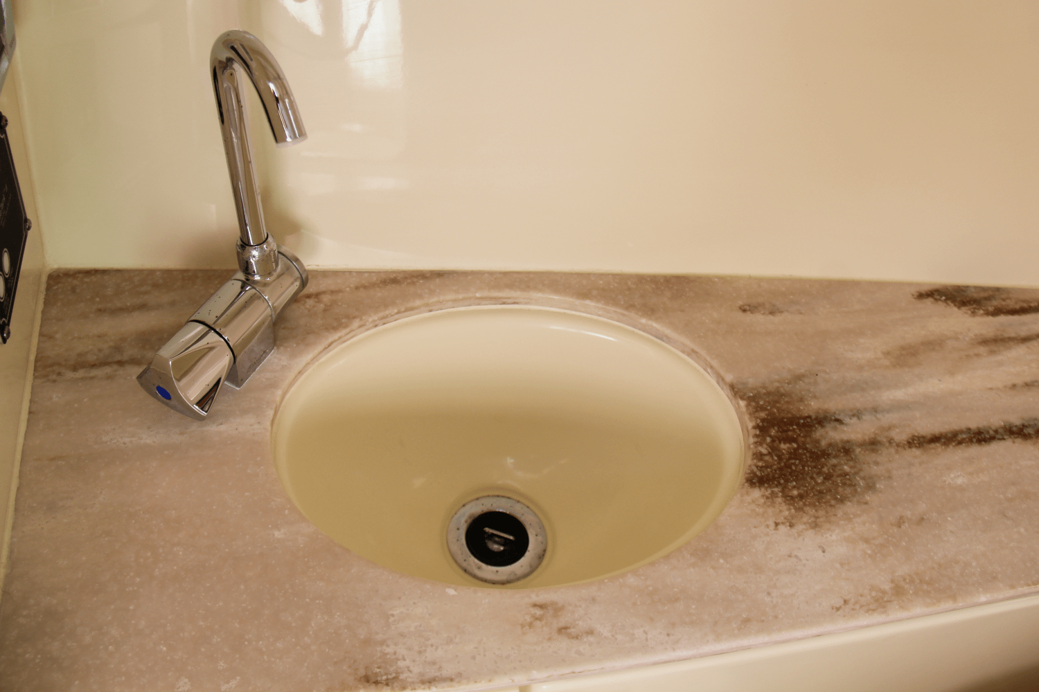 Slide: The Image of Chris-Craft 28 LAUNCH 2020 - 12