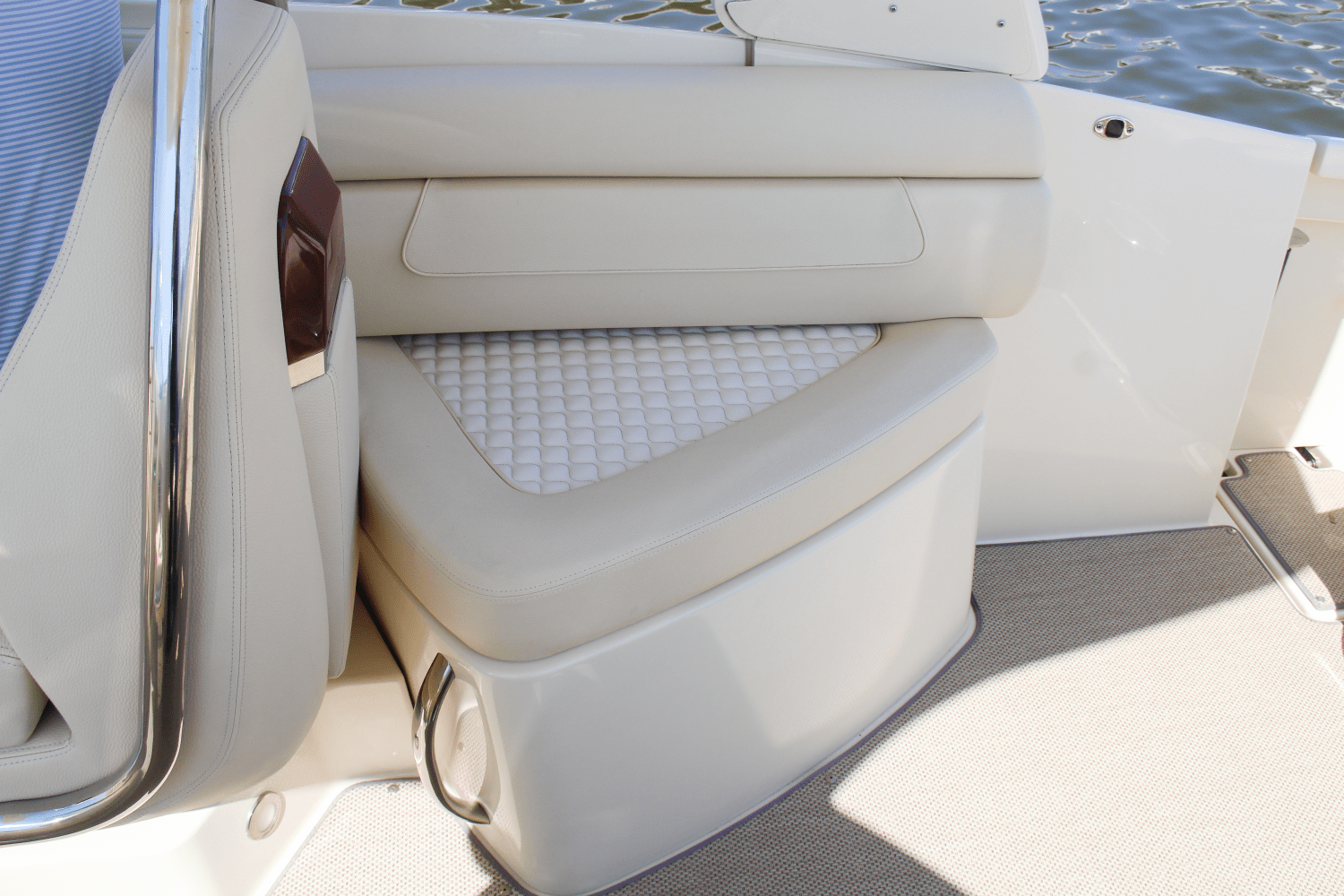 Slide: The Image of Chris-Craft 28 LAUNCH 2020 - 14