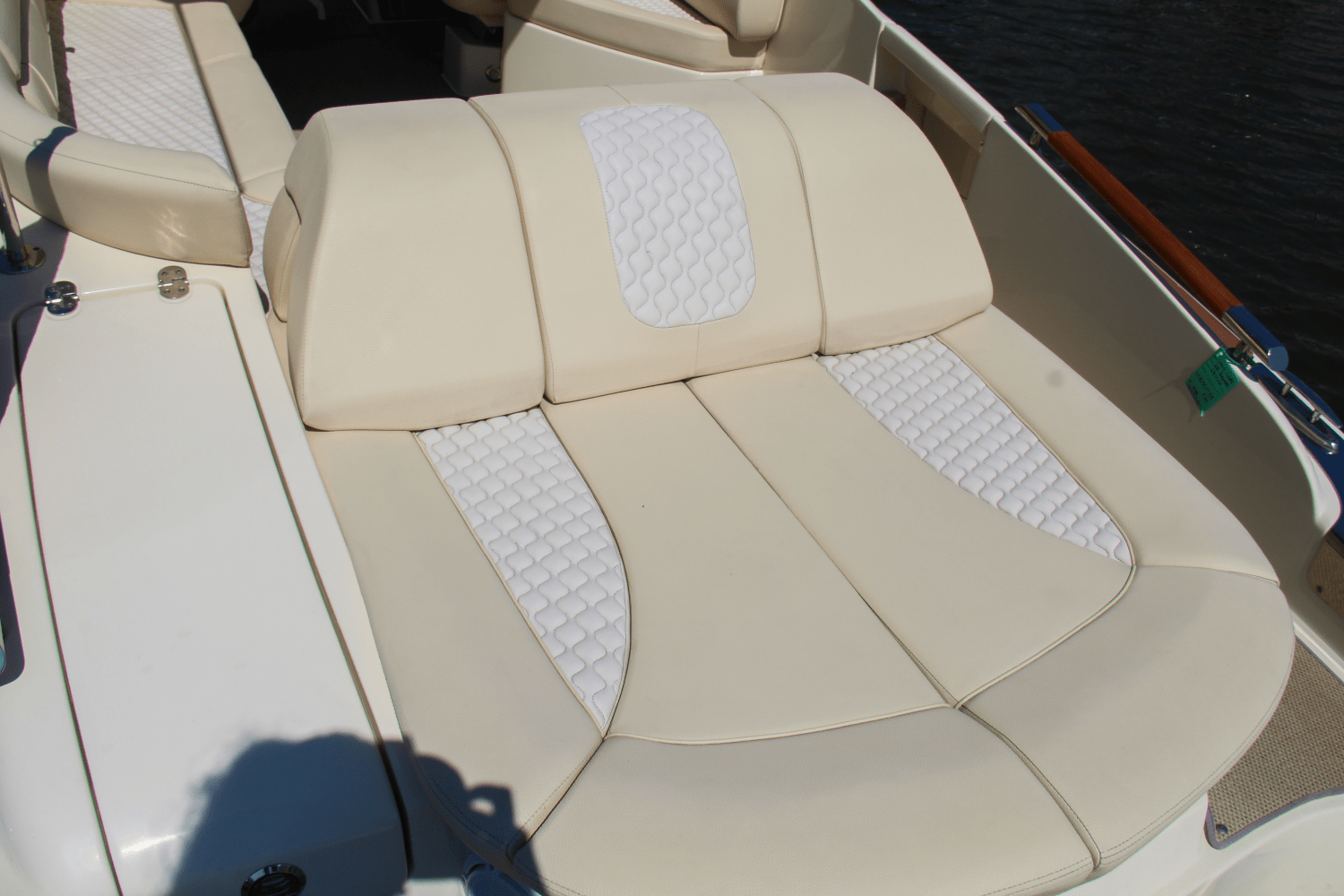 Slide: The Image of Chris-Craft 28 LAUNCH 2020 - 16