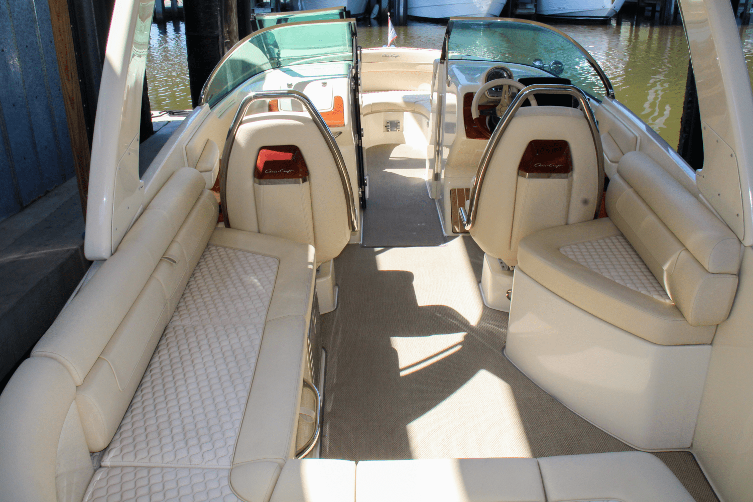 Slide: The Image of Chris-Craft 28 LAUNCH 2020 - 17