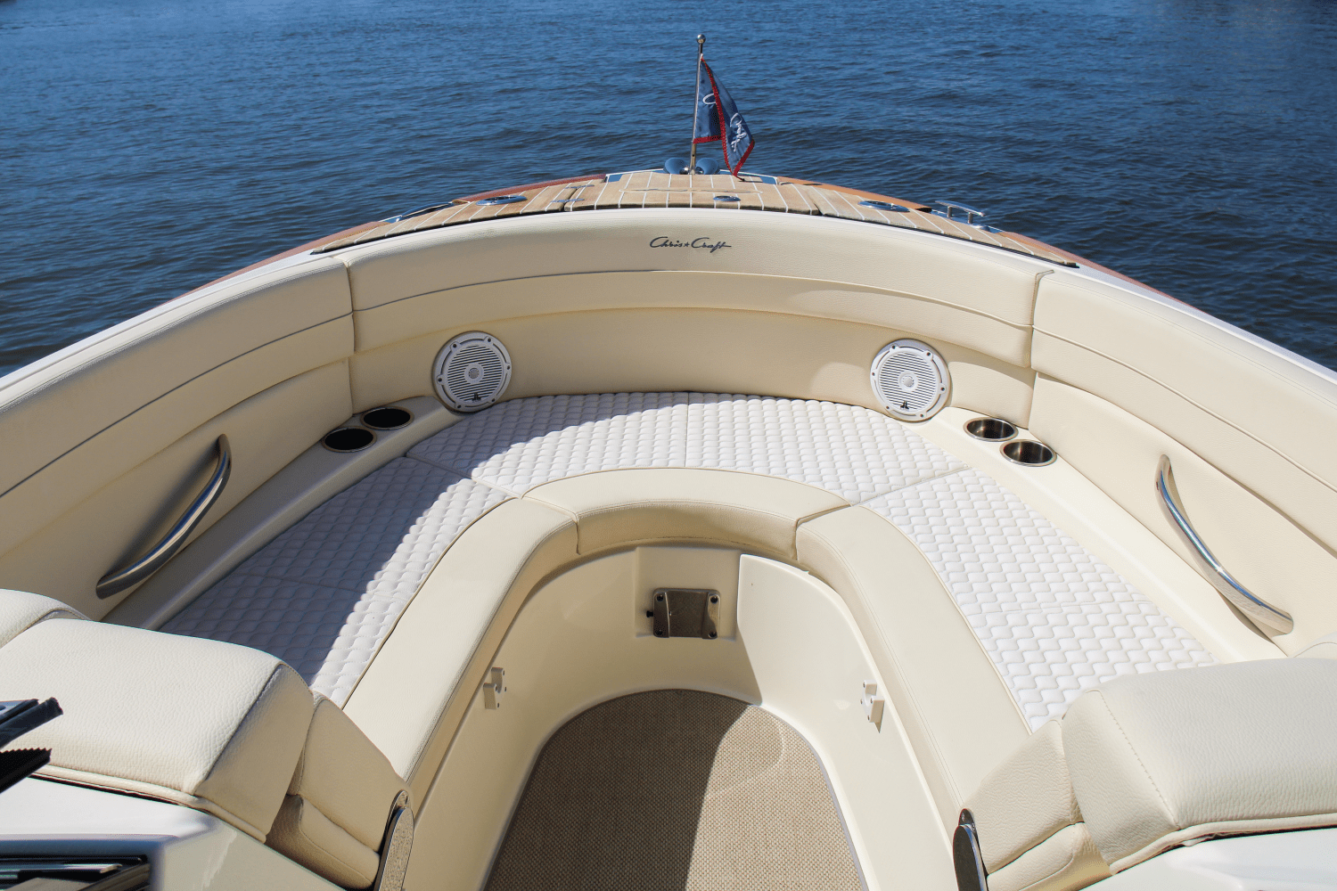 Slide: The Image of Chris-Craft 28 LAUNCH 2020 - 4