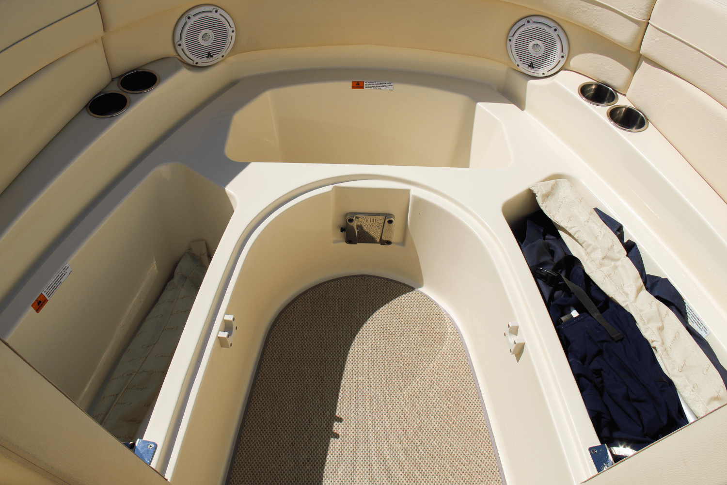 Slide: The Image of Chris-Craft 28 LAUNCH 2020 - 5