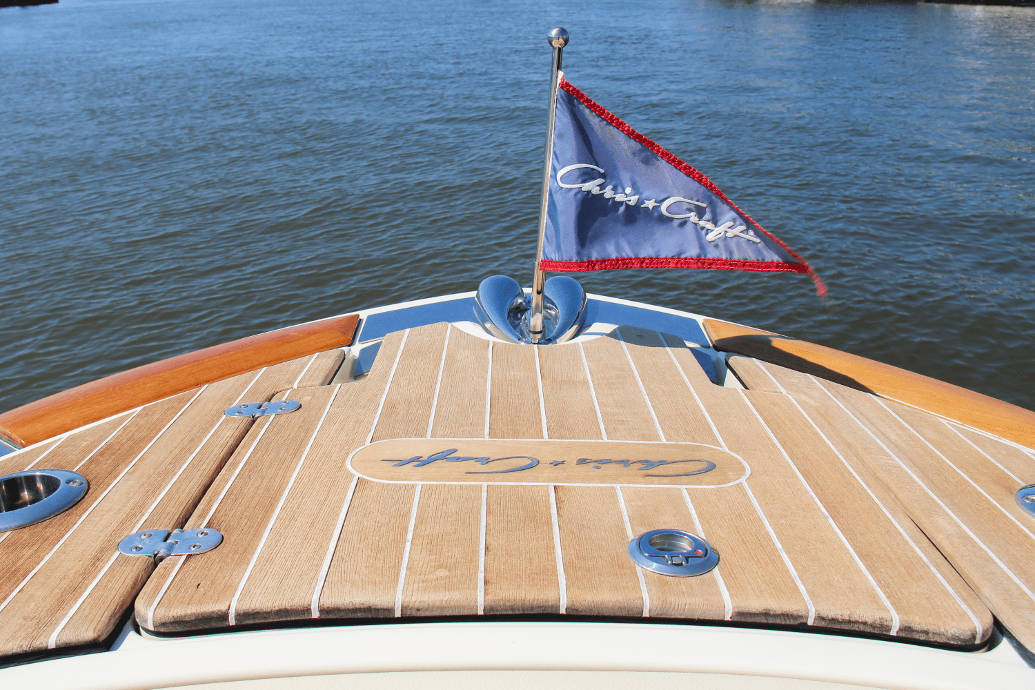 Slide: The Image of Chris-Craft 28 LAUNCH 2020 - 6