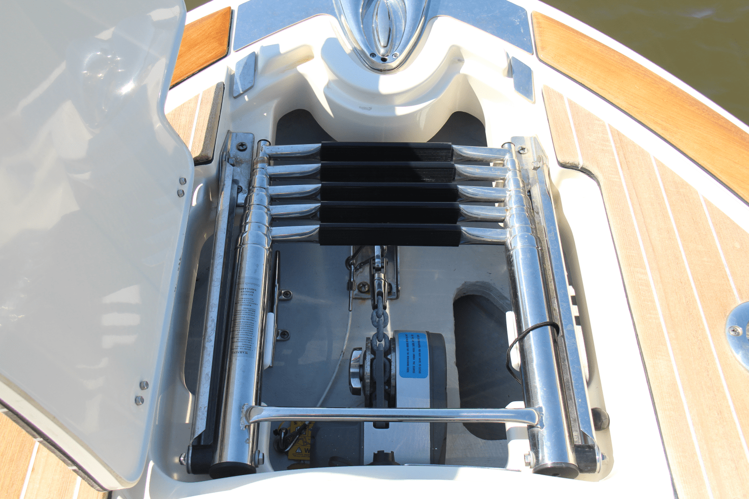 Slide: The Image of Chris-Craft 28 LAUNCH 2020 - 7