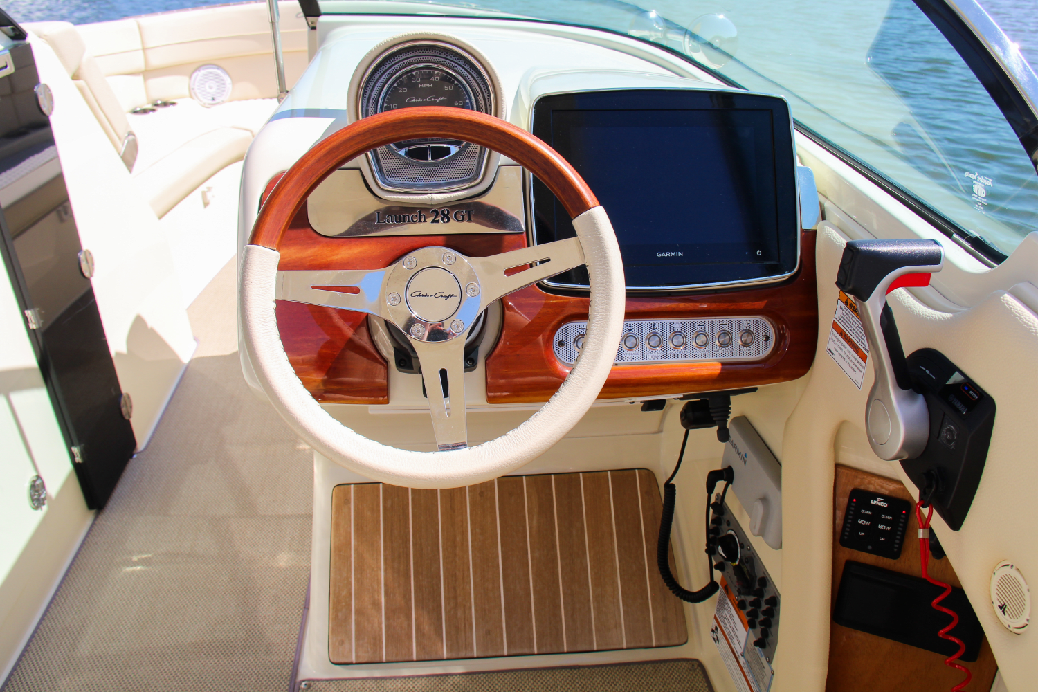 Slide: The Image of Chris-Craft 28 LAUNCH 2020 - 8