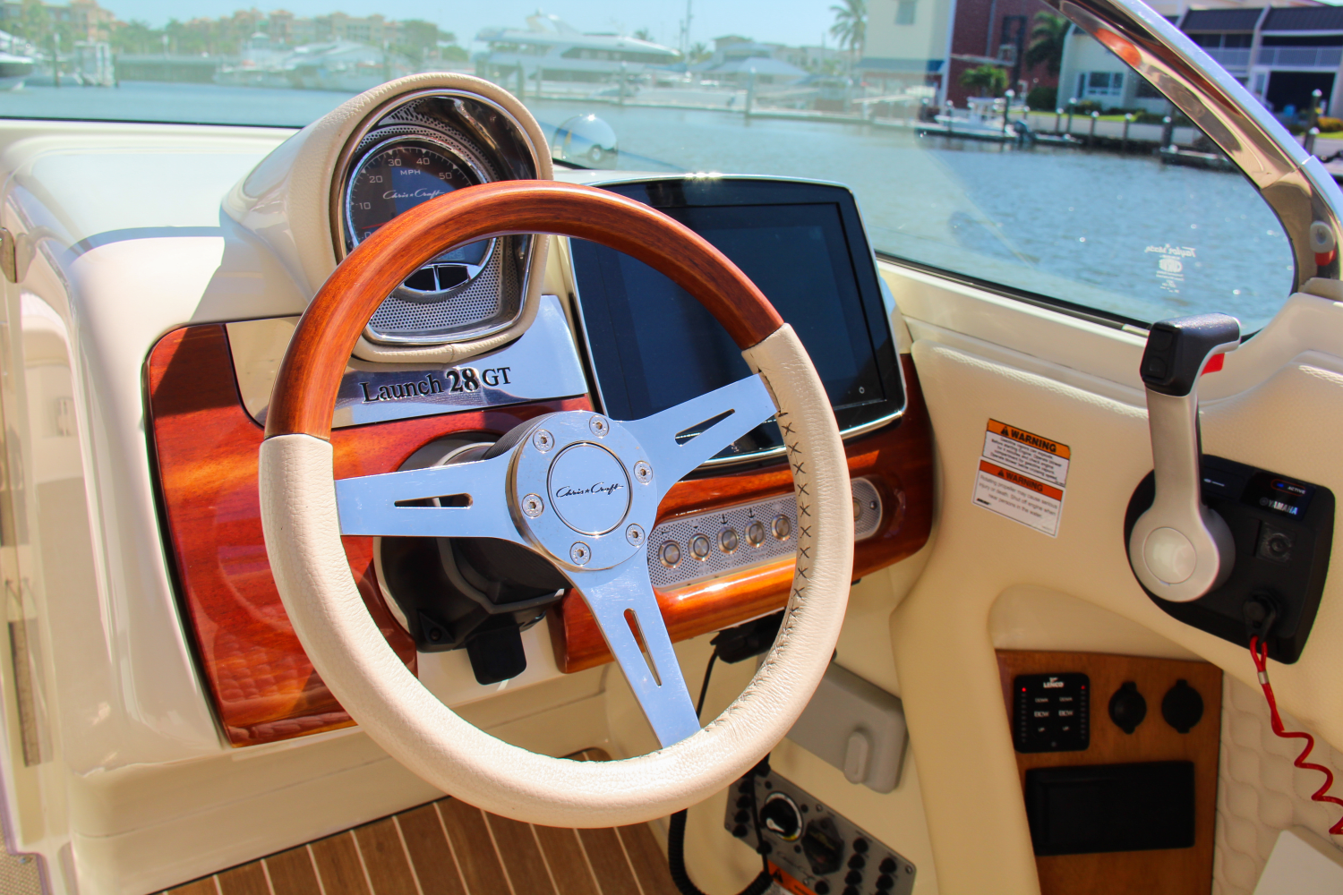 Slide: The Image of Chris-Craft 28 LAUNCH 2020 - 9