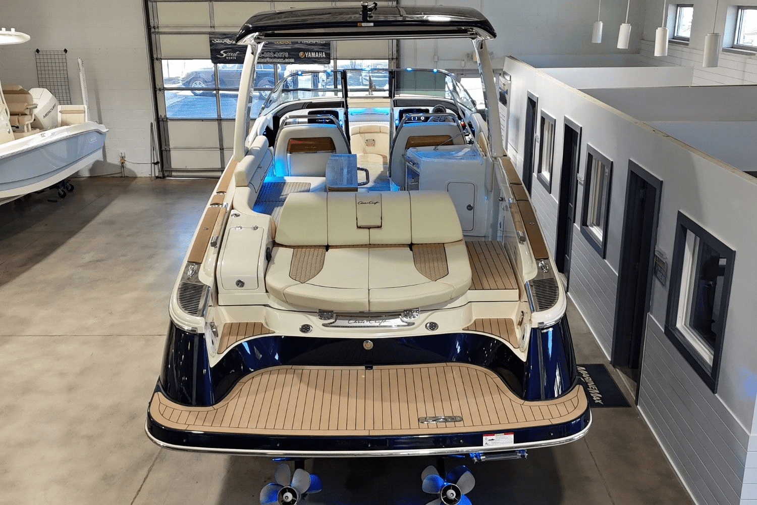 Slide: The Image of Chris-Craft 31 LAUNCH 2023 - 10