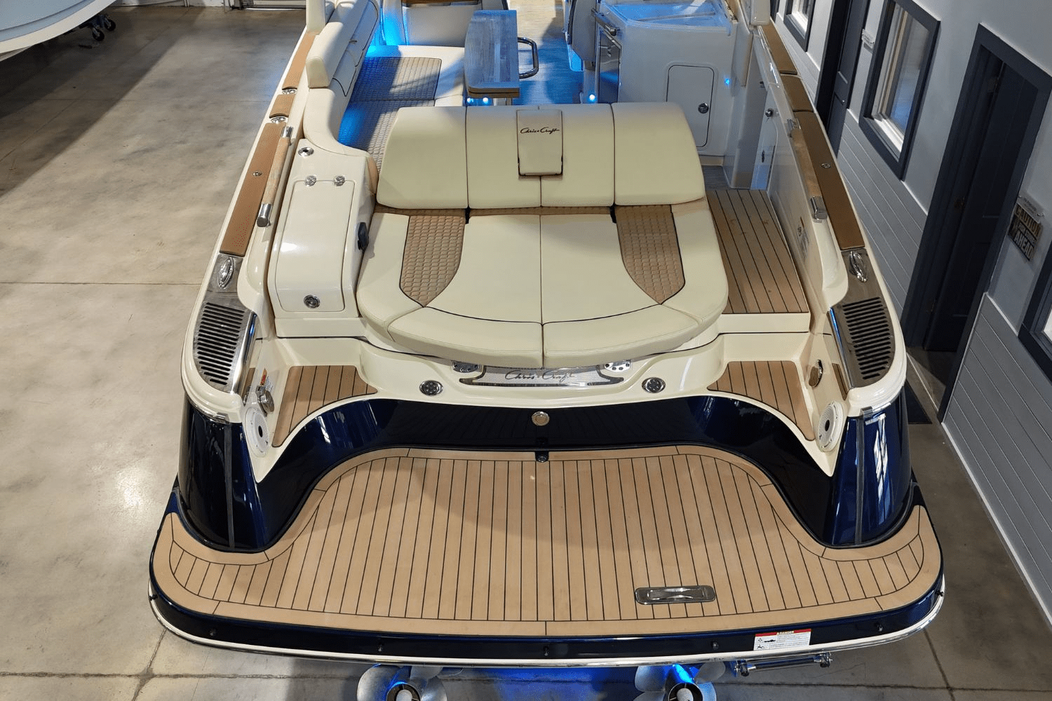 Slide: The Image of Chris-Craft 31 LAUNCH 2023 - 11