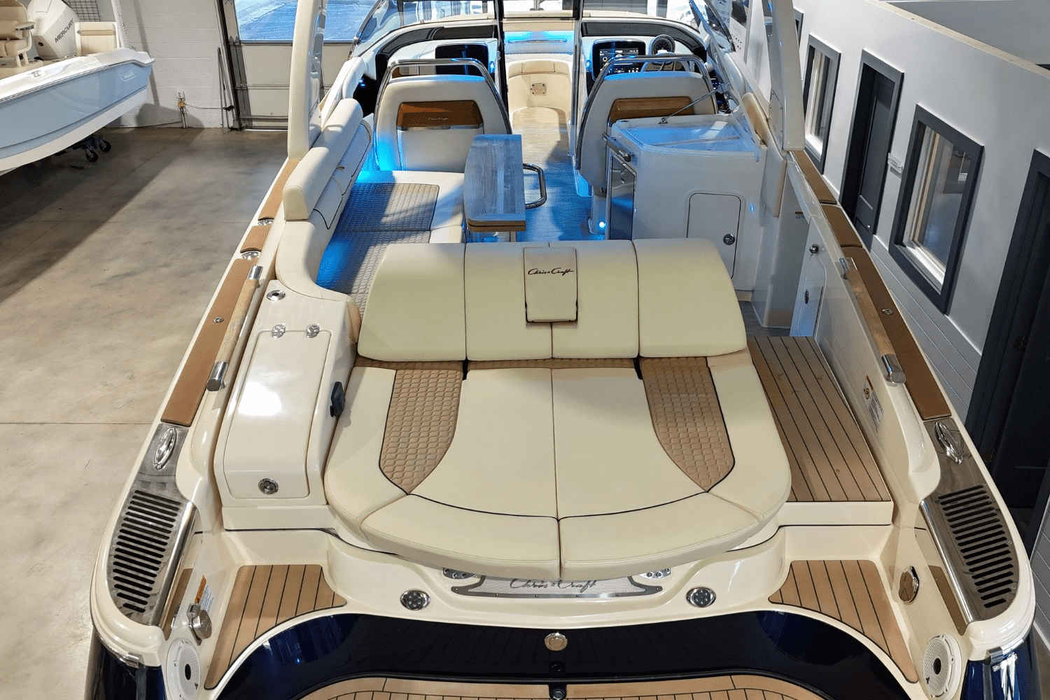 Slide: The Image of Chris-Craft 31 LAUNCH 2023 - 12