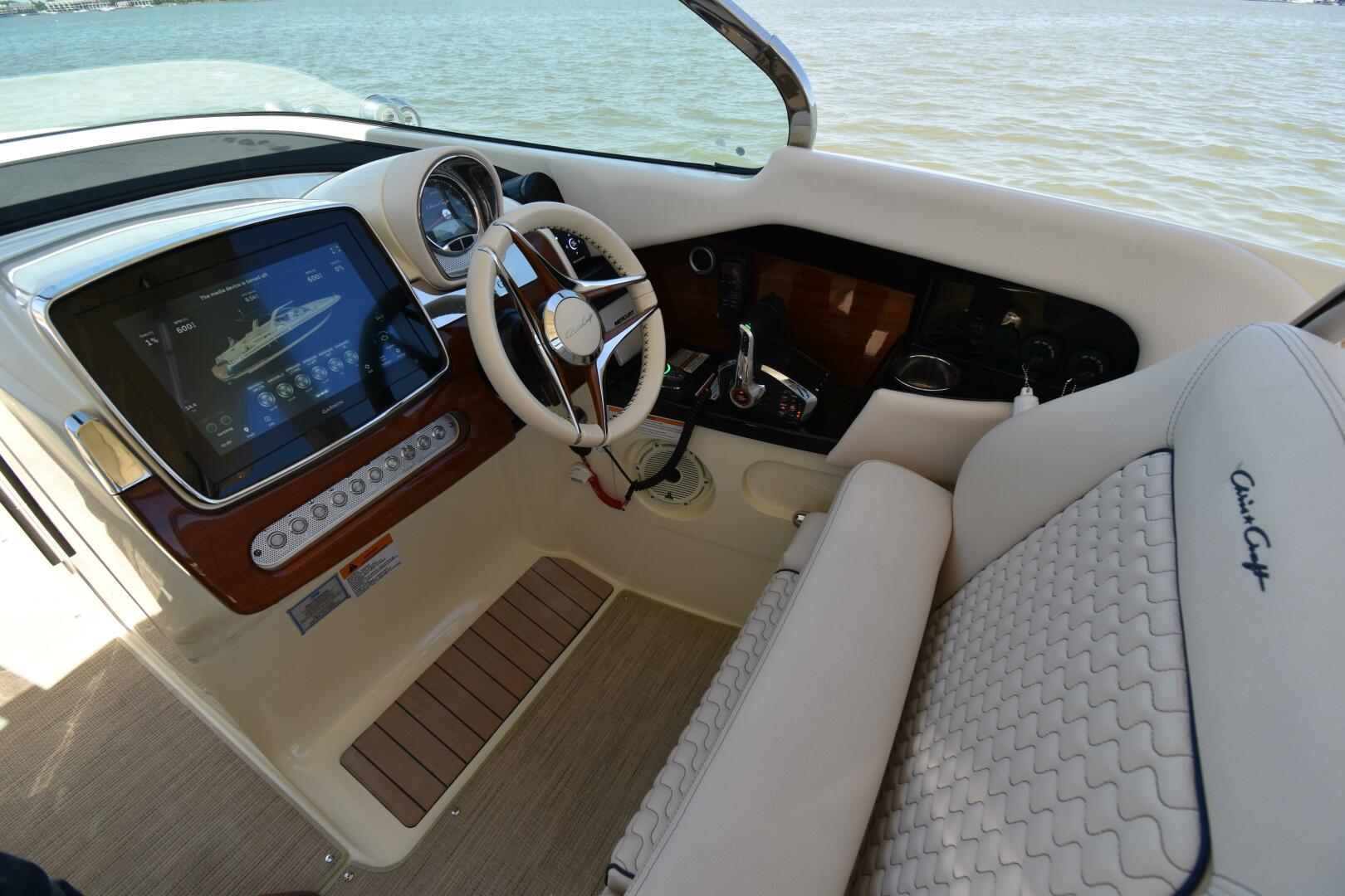 Slide: The Image of 2023 Chris-Craft 31 Launch GT - 5205168