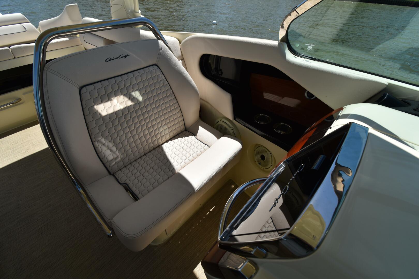 Slide: The Image of 2023 Chris-Craft 31 Launch GT - 5205170