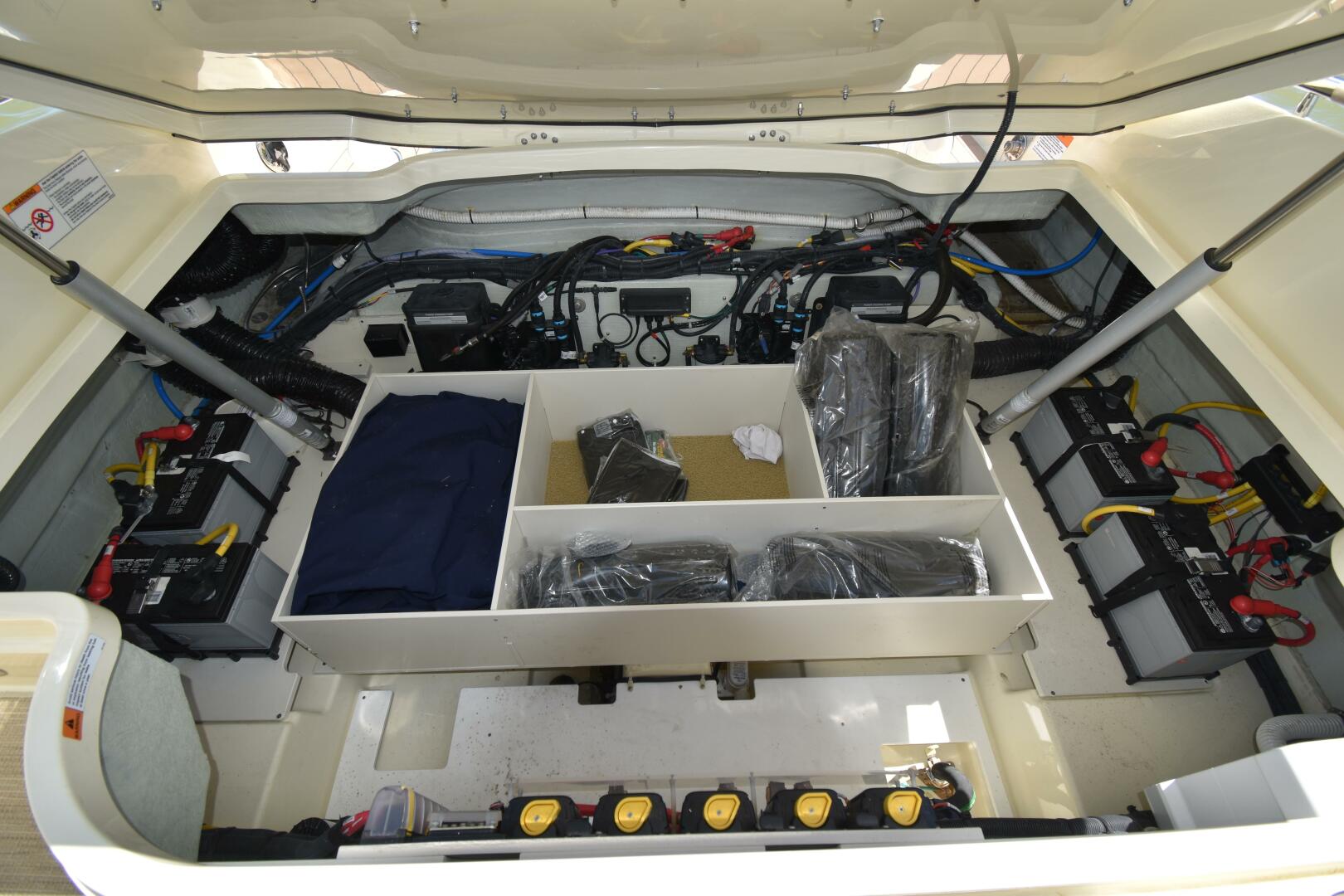 Slide: The Image of 2023 Chris-Craft 31 Launch GT - 5205183