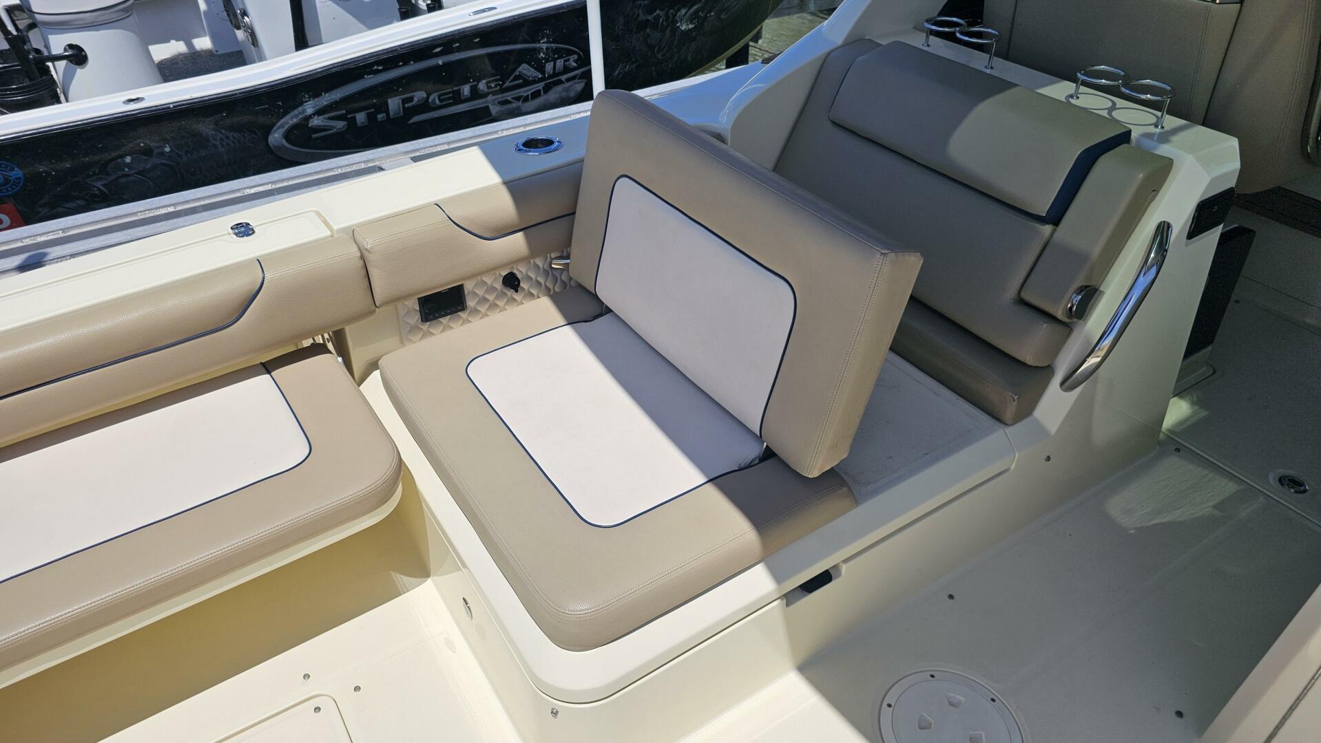 Slide: The Image of Chris-Craft 35 Calypso 2022 - 5476203
