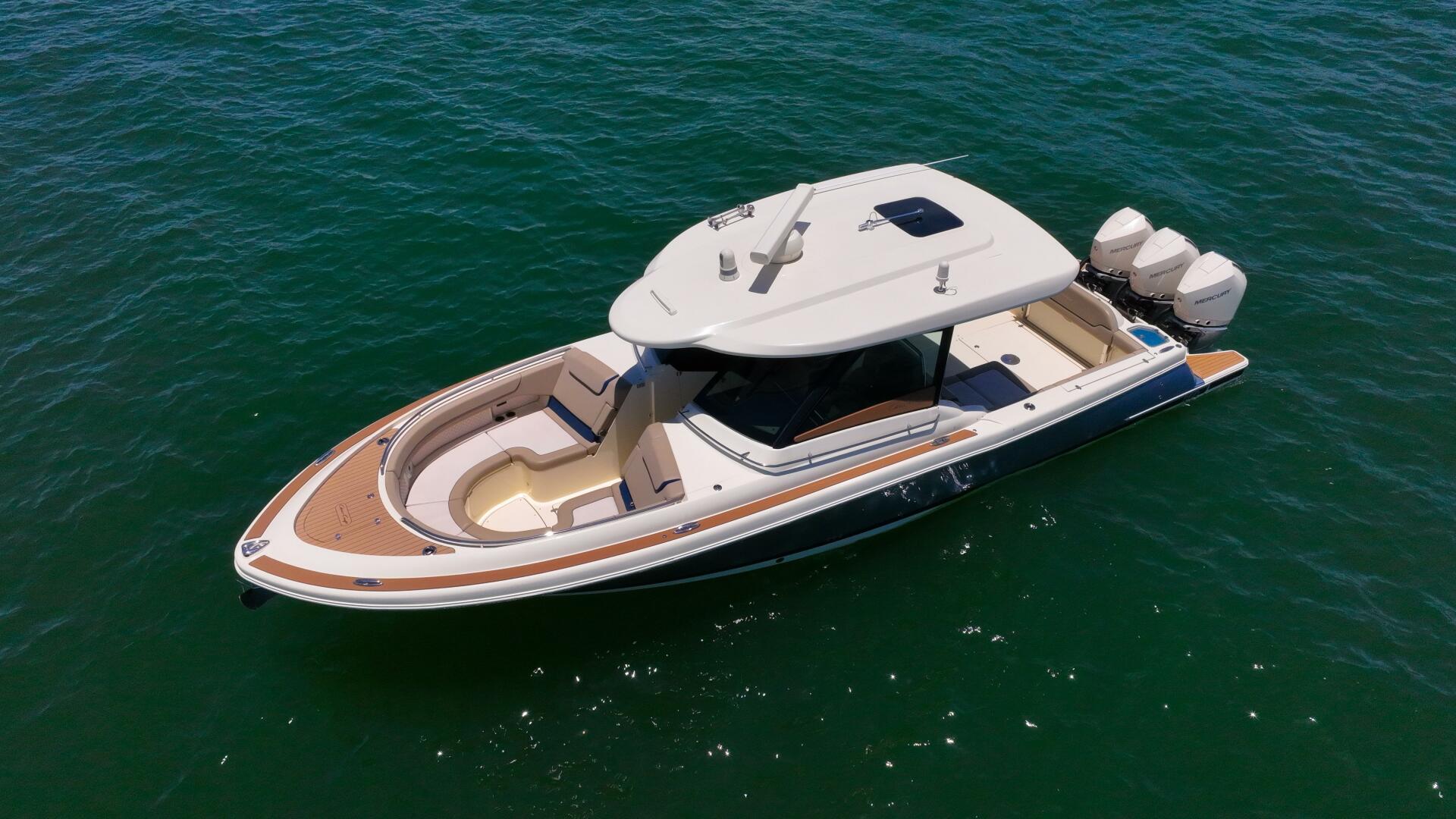 Slide: The Image of Chris-Craft 35 Calypso 2022 - 5476226