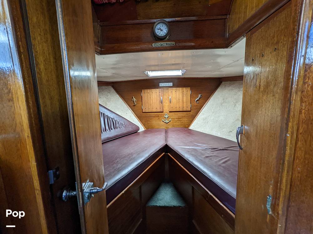 Slide: The Image of V Berth - 10424305