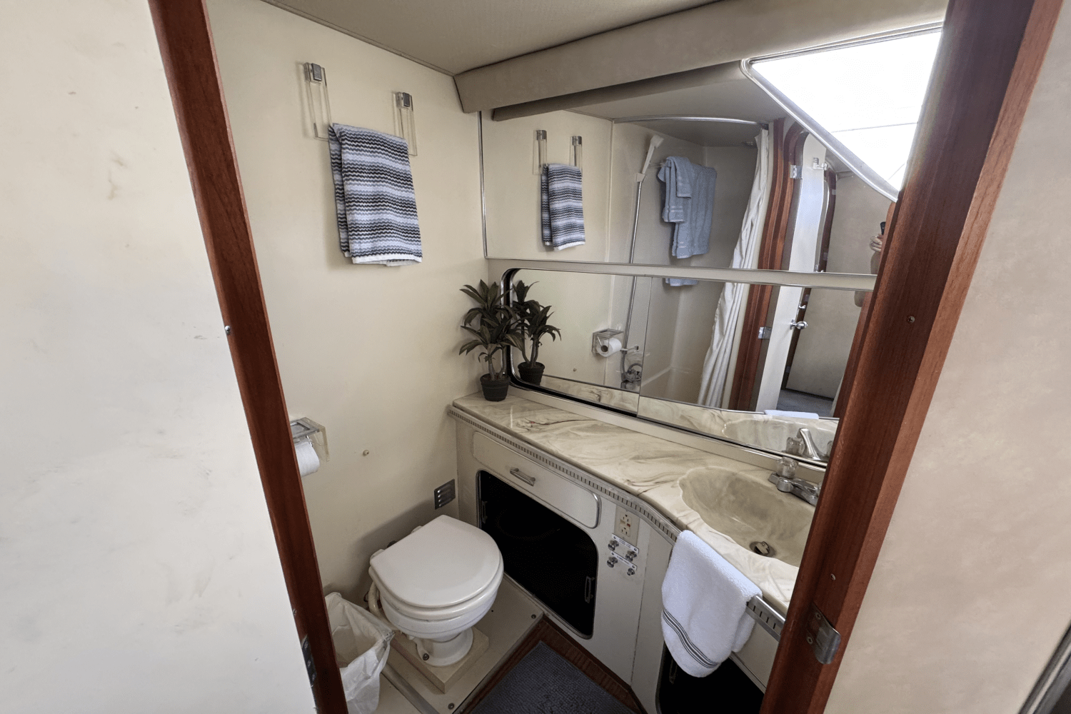 Slide: The Image of Chris-Craft 381 CATALINA 1986 - 17