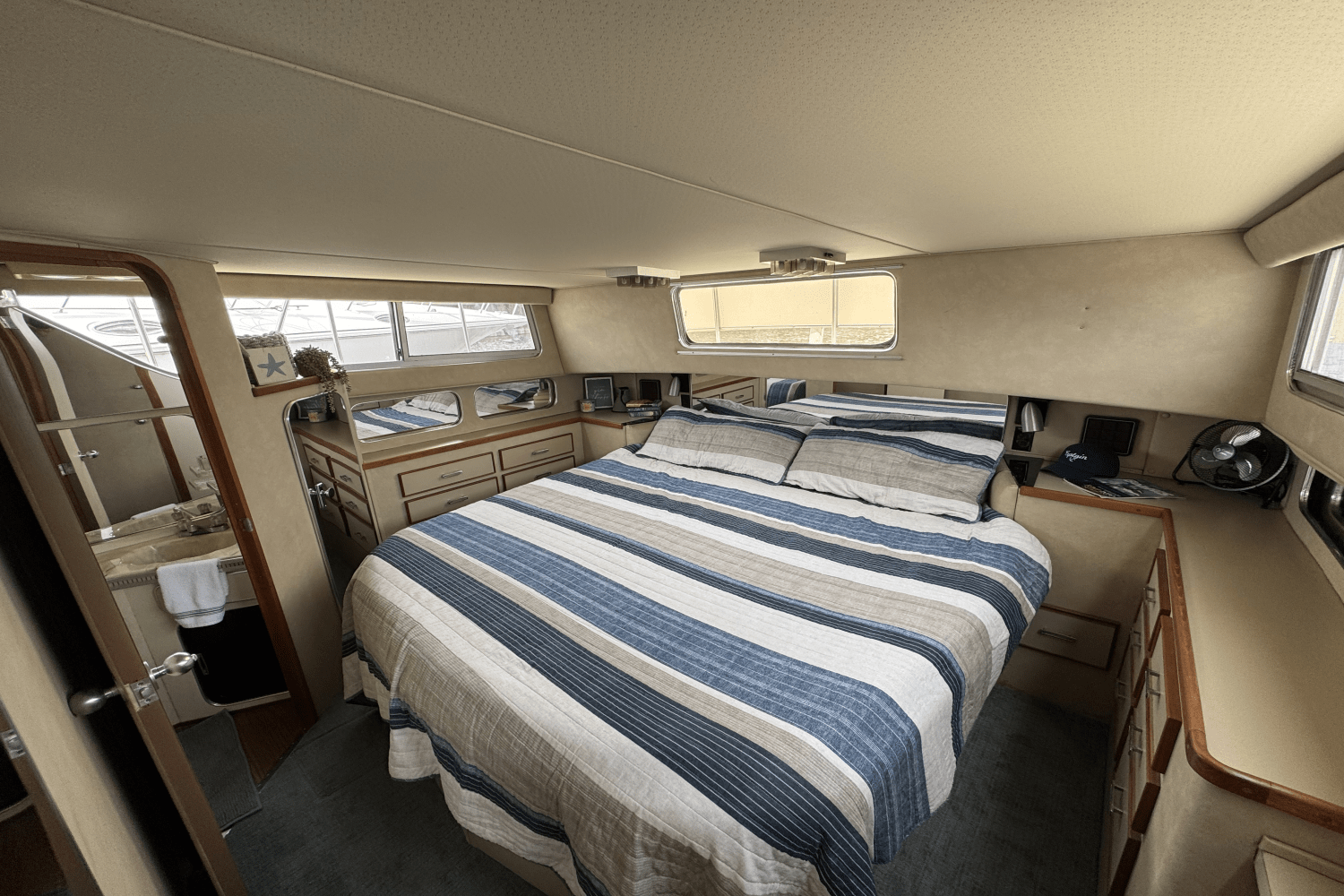 Slide: The Image of Chris-Craft 381 CATALINA 1986 - 18