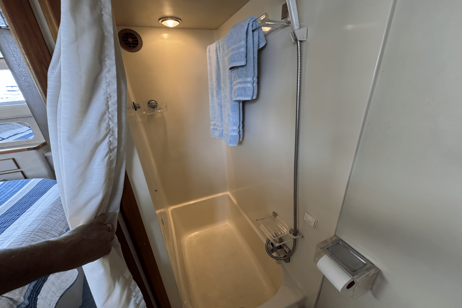 Slide: The Image of Chris-Craft 381 CATALINA 1986 - 19