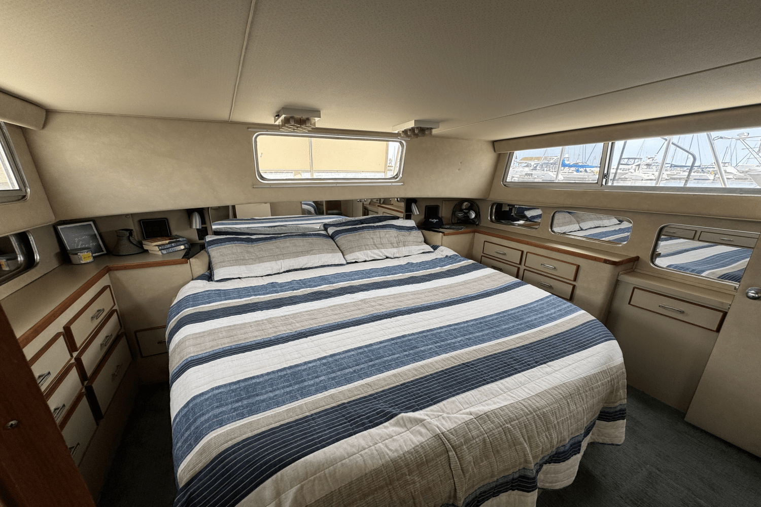 Slide: The Image of Chris-Craft 381 CATALINA 1986 - 20